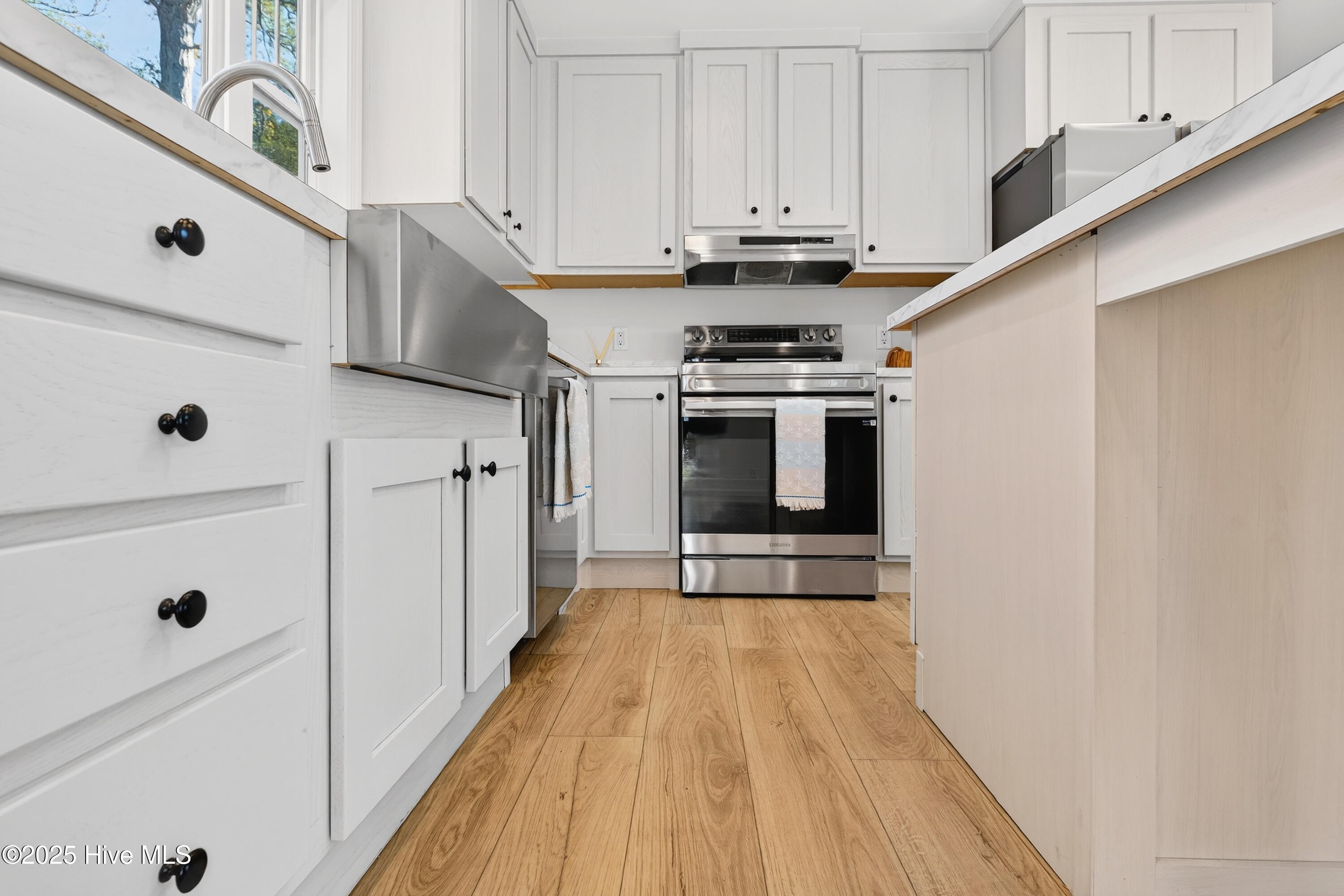 100542512 | Photo 18