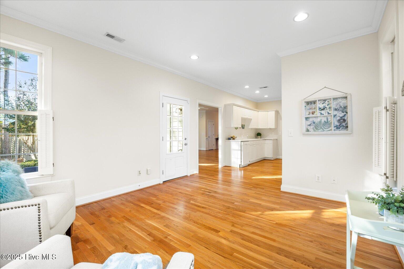 100532756 | Photo 14