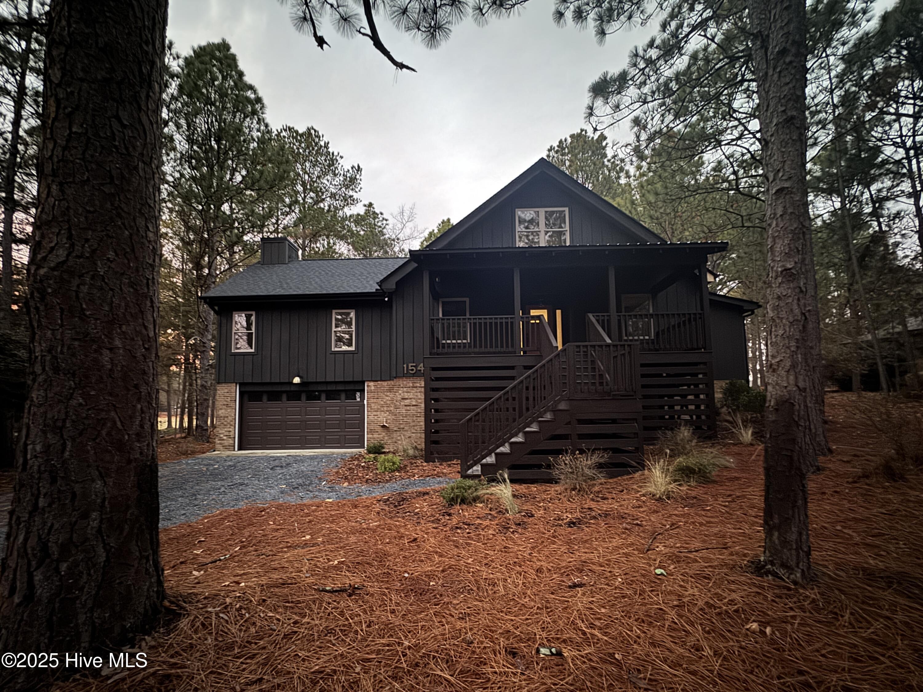 154 E Devonshire Avenue