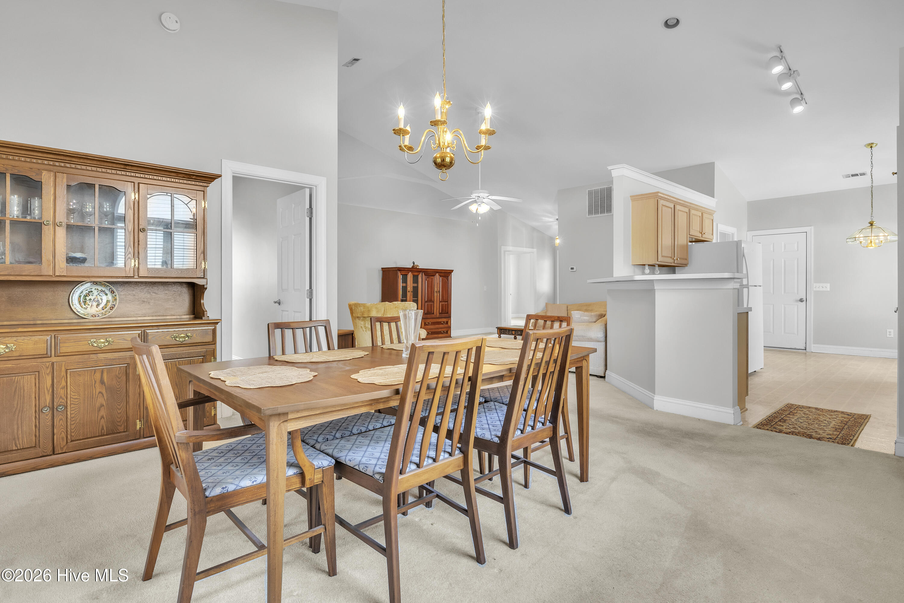 100567649 | Photo 11