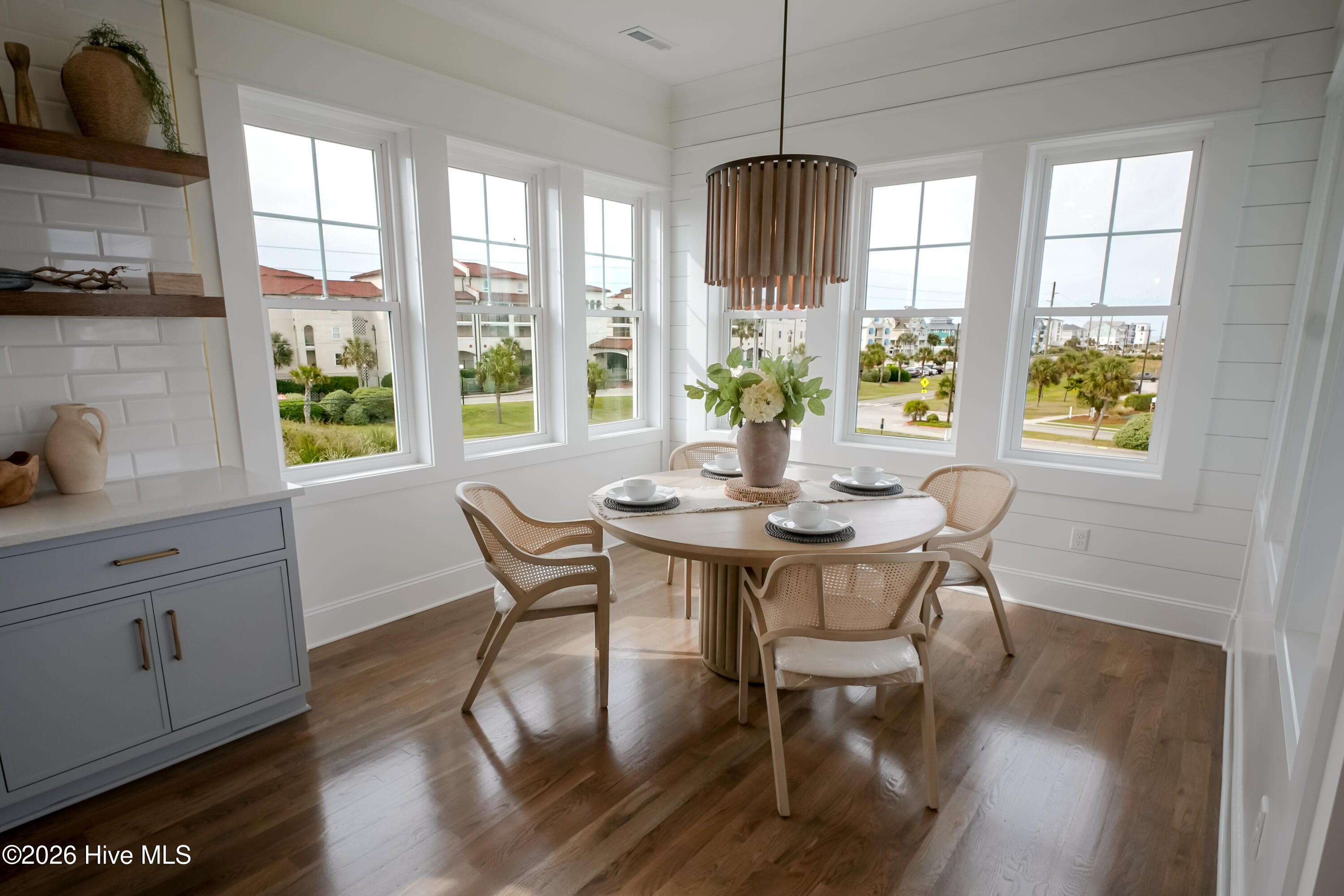 100516070 | Photo 34