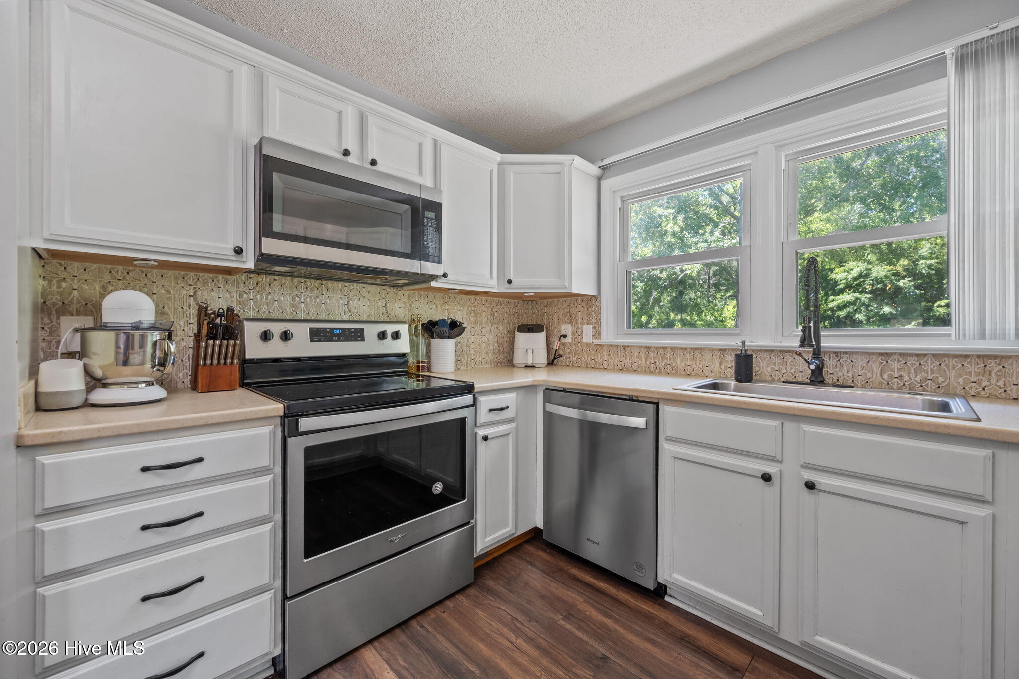 100569028 | Photo 28