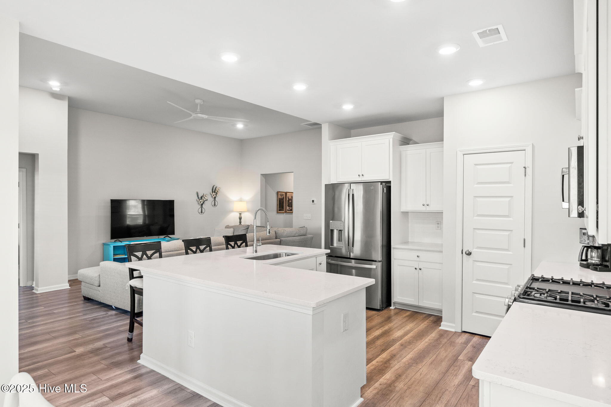 100495537 | Photo 11