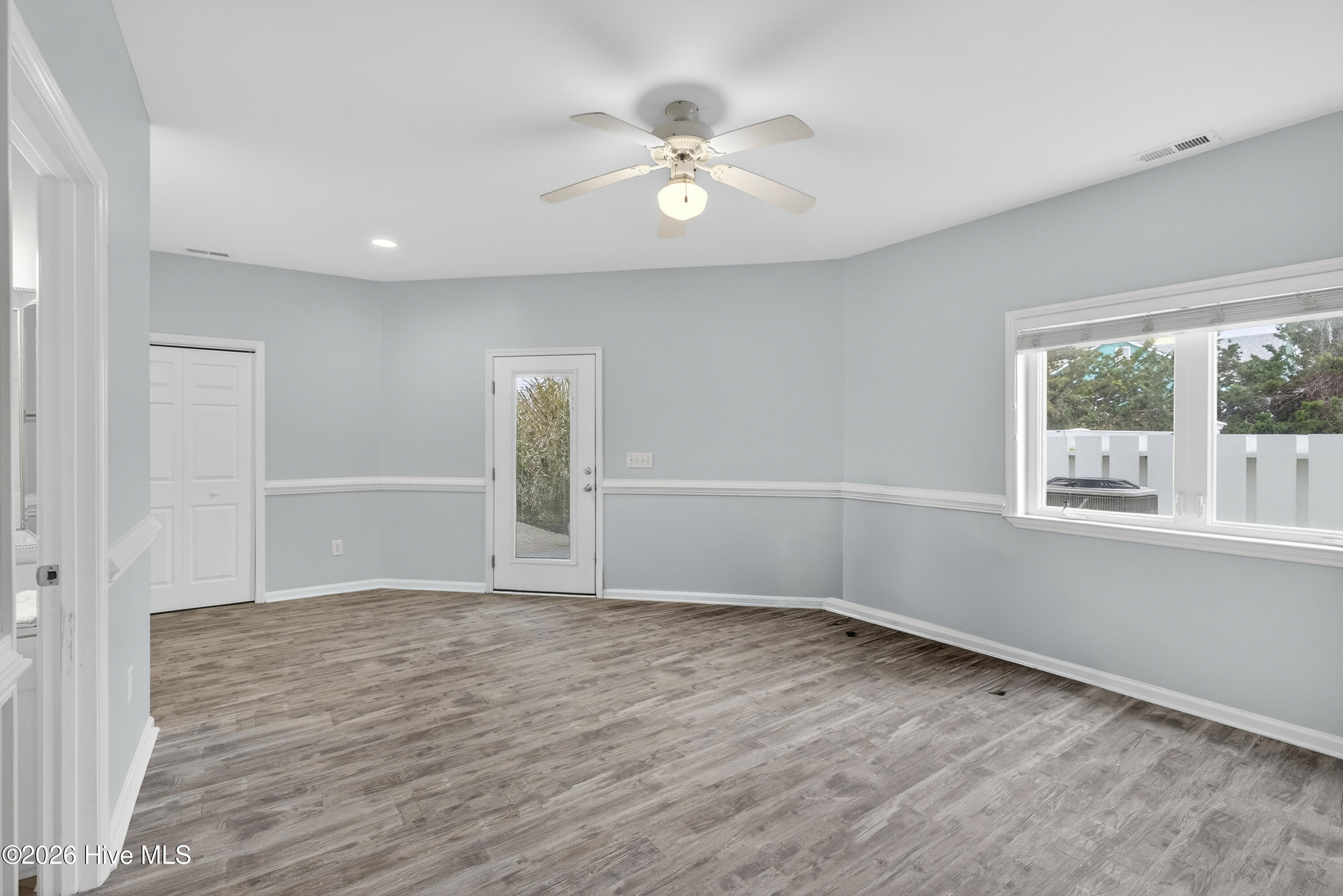 100561786 | Photo 30