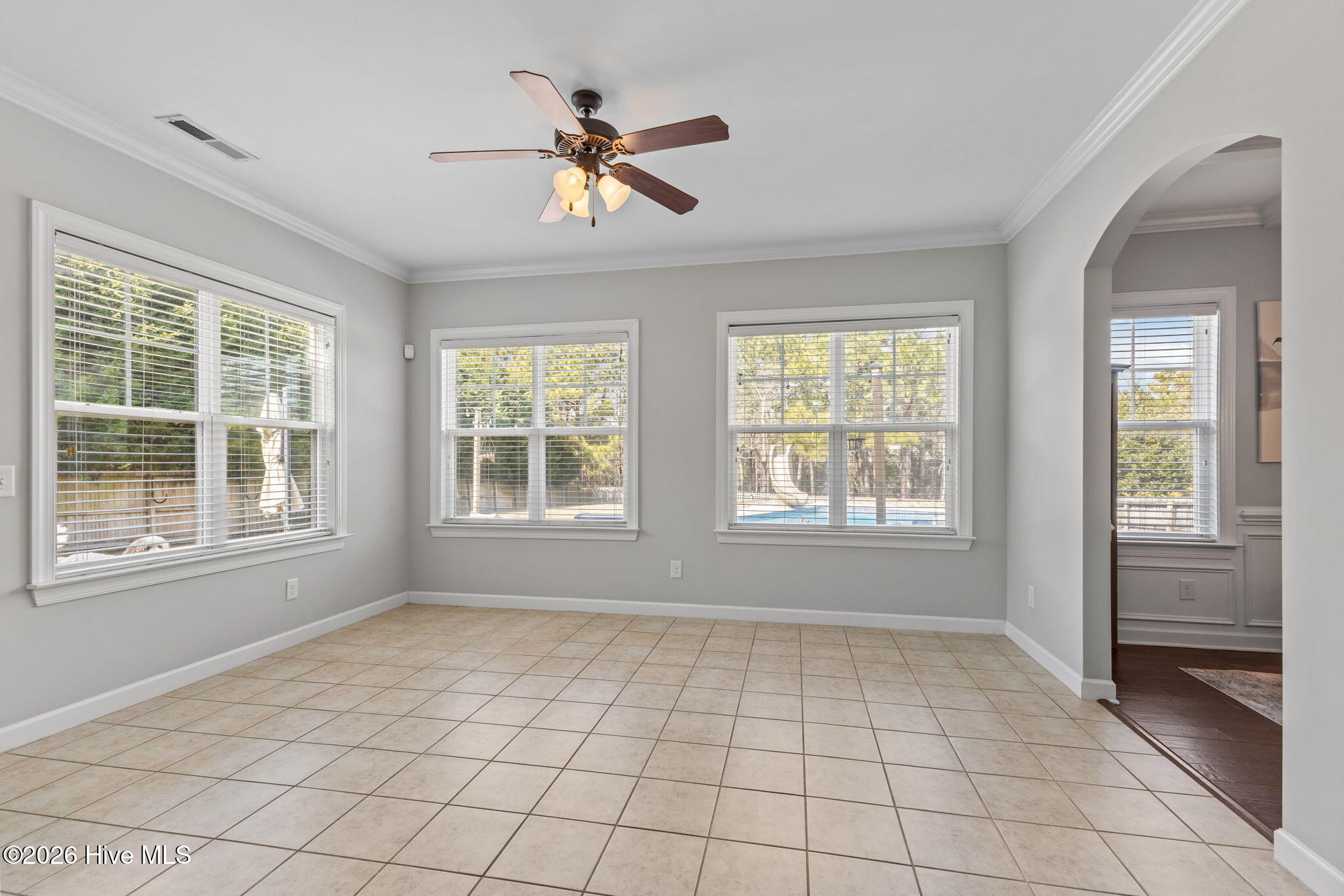 100554627 | Photo 17