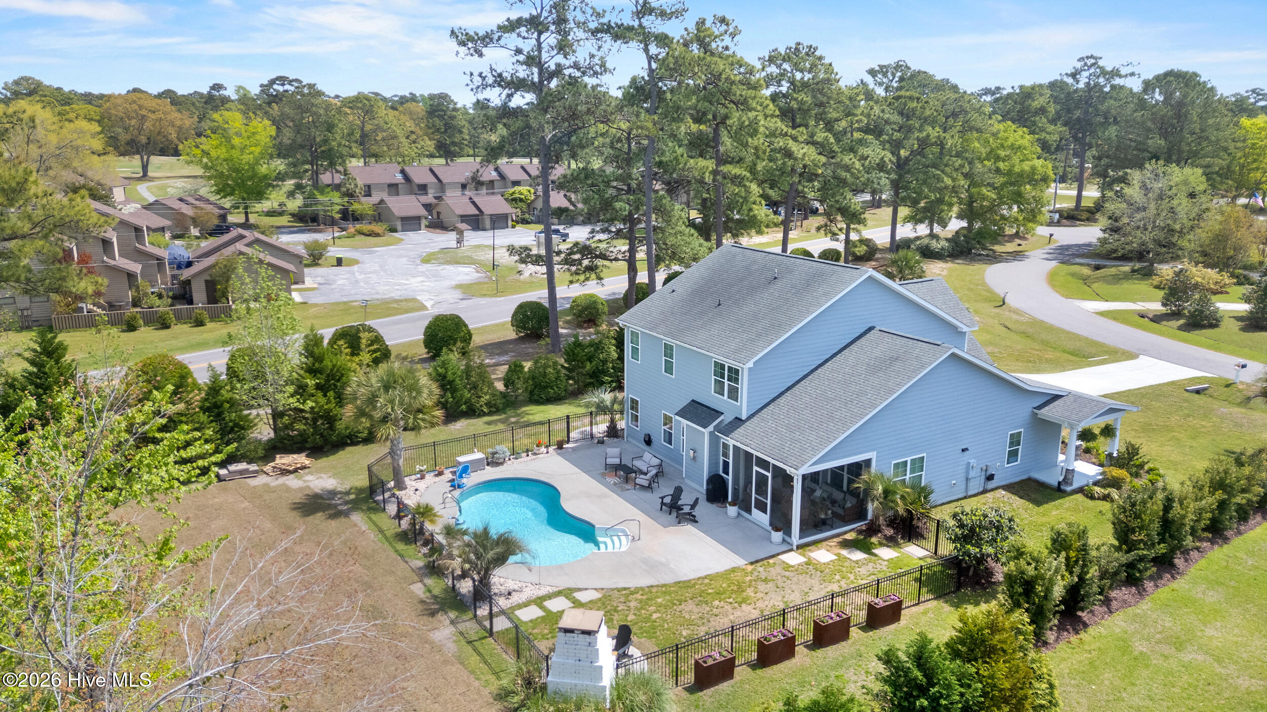 100565893 | Photo 45