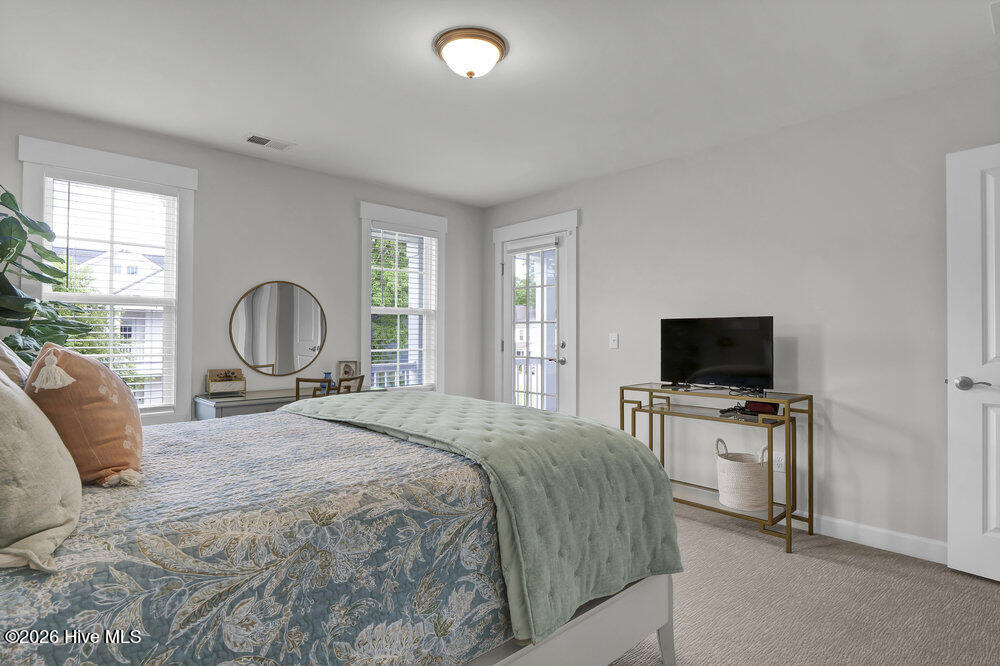 100558129 | Photo 39