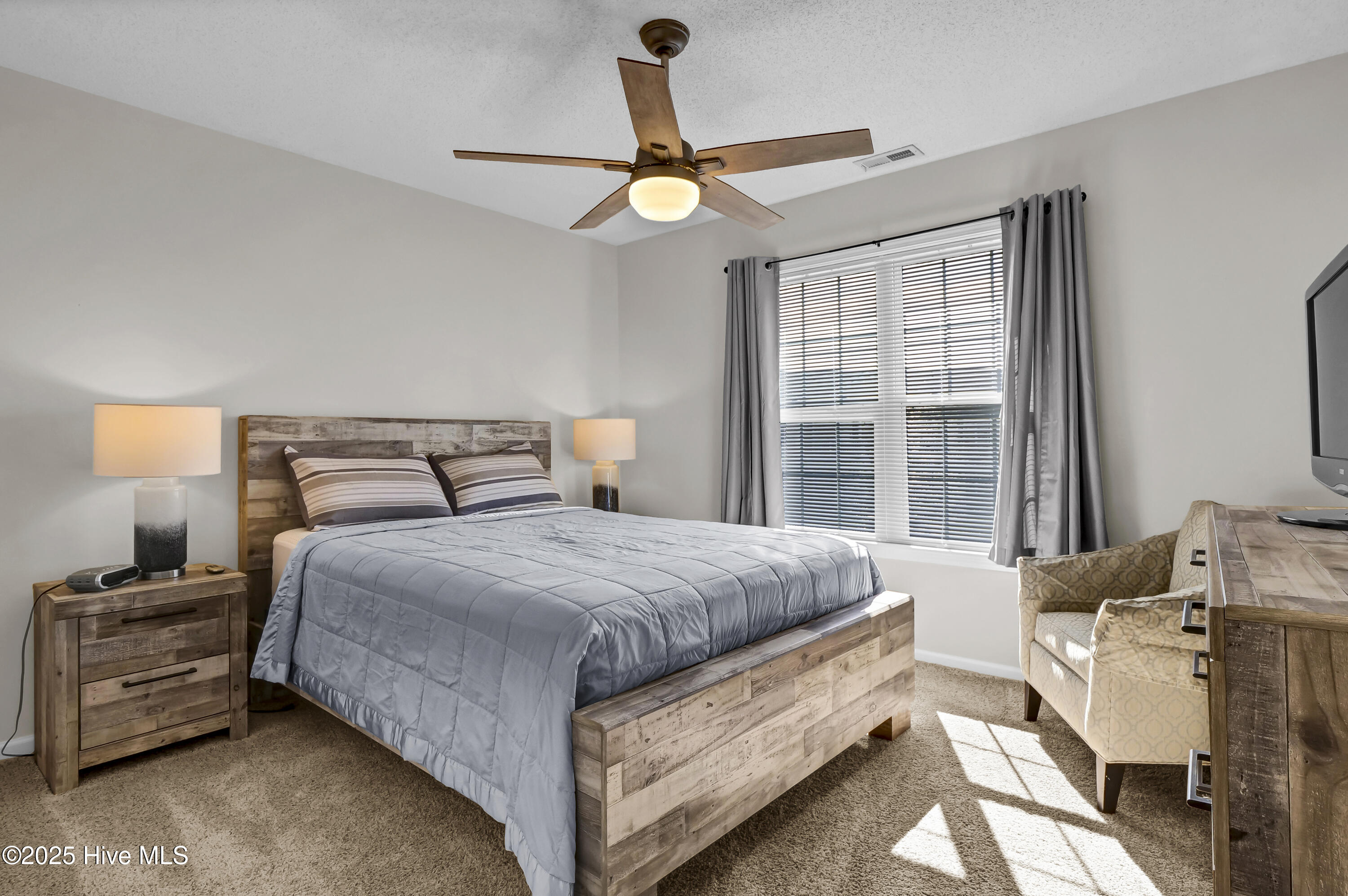 100519477 | Photo 14