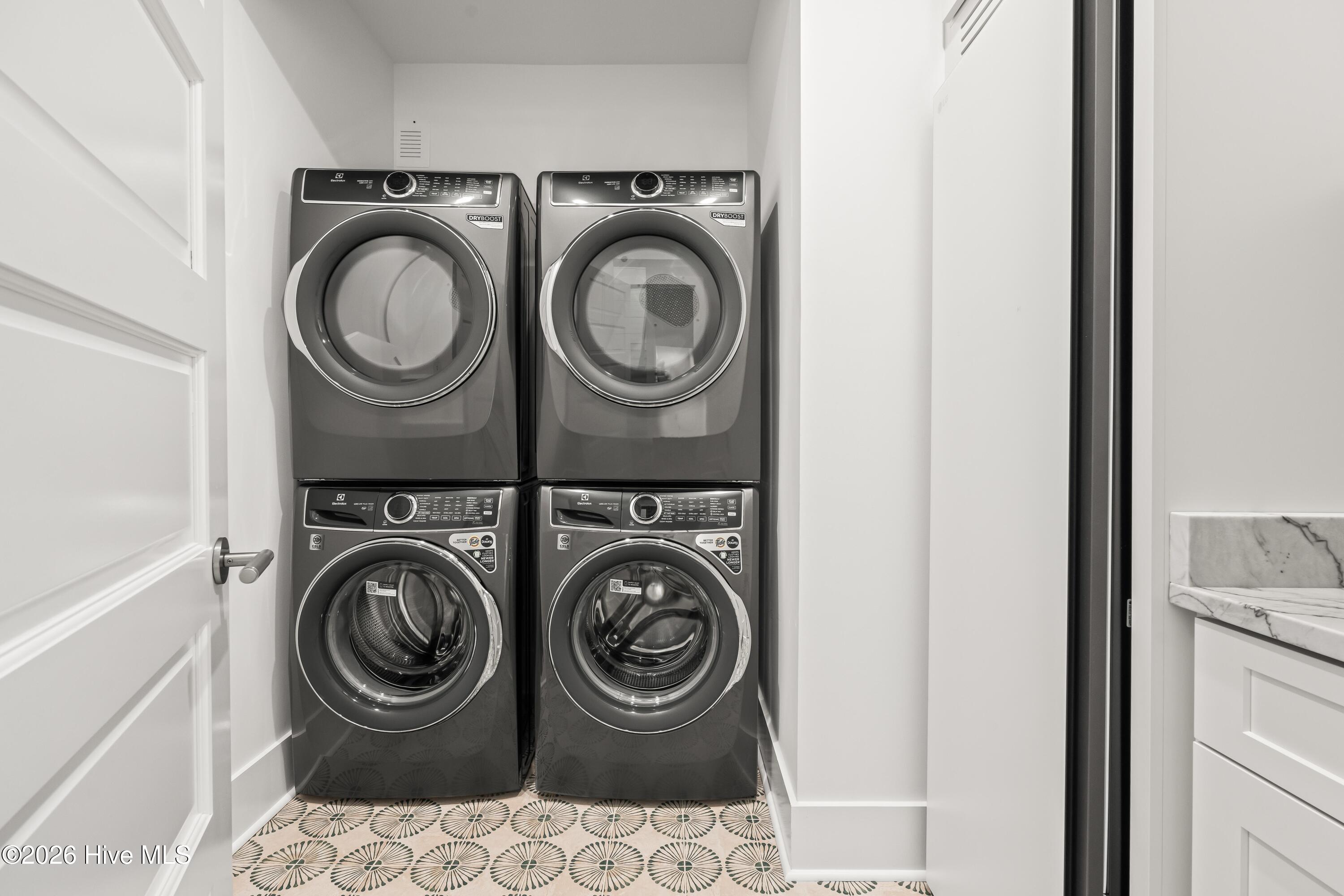 100558368 | Photo 62