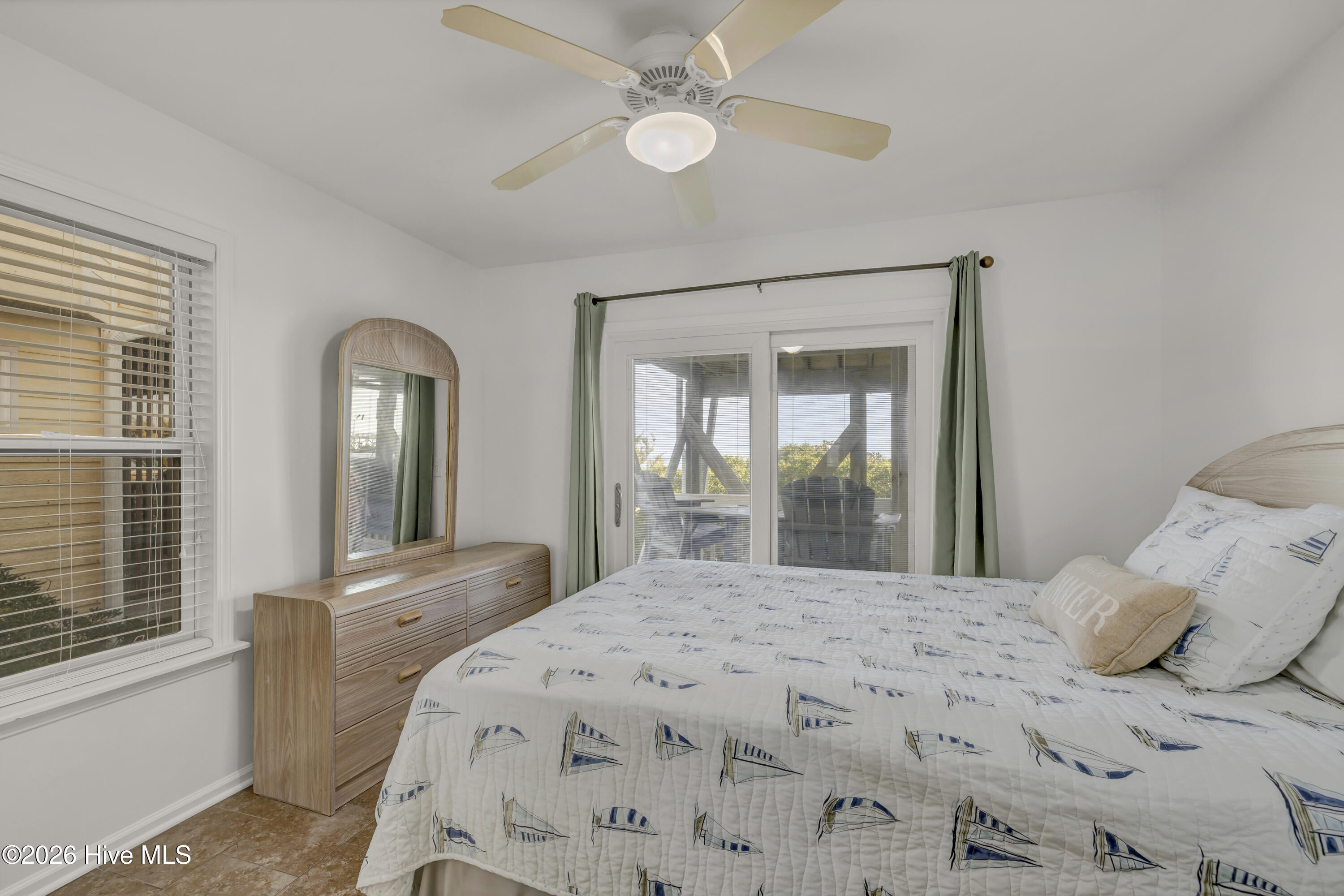 100558701 | Photo 30