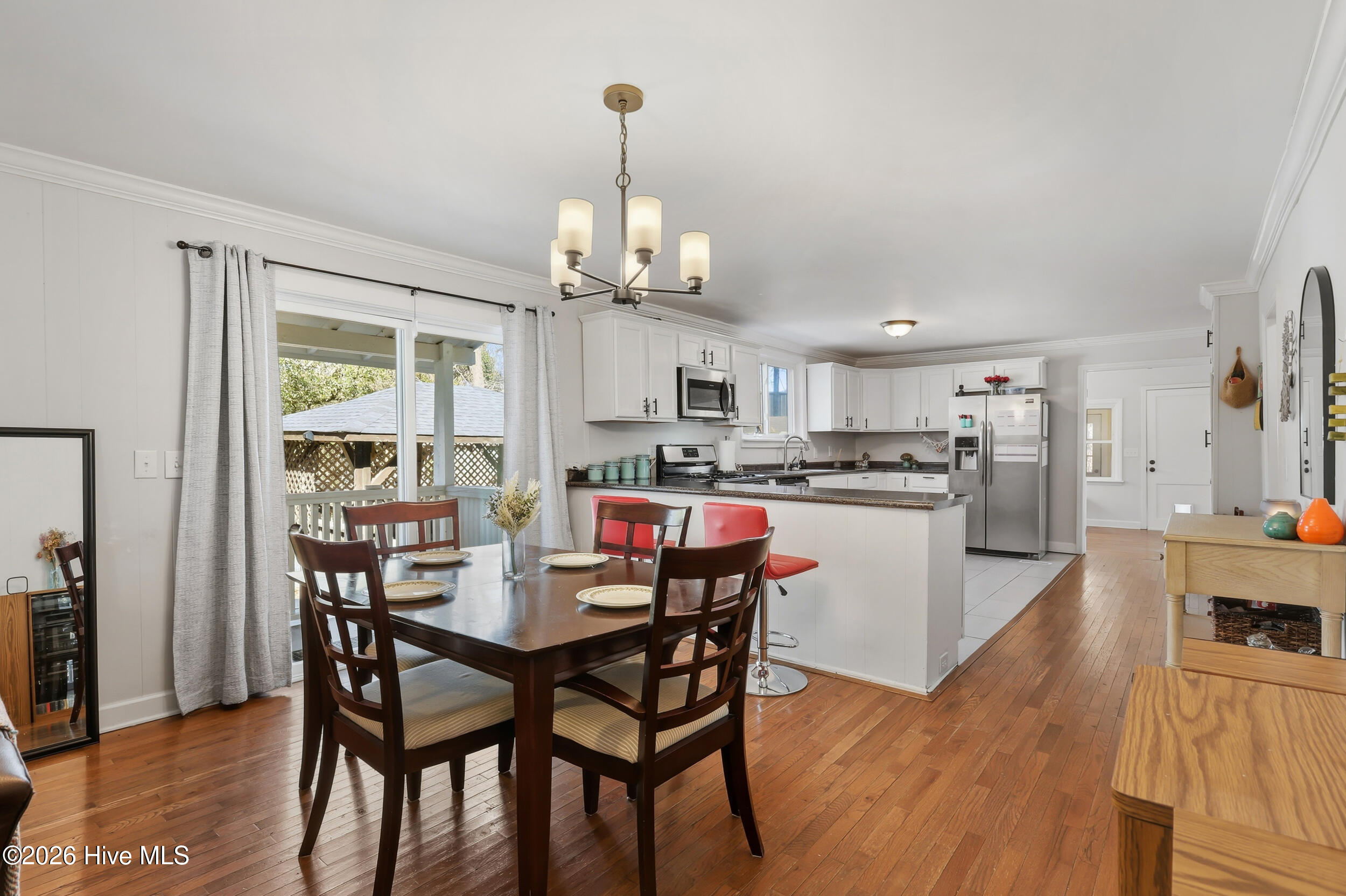 100551685 | Photo 10