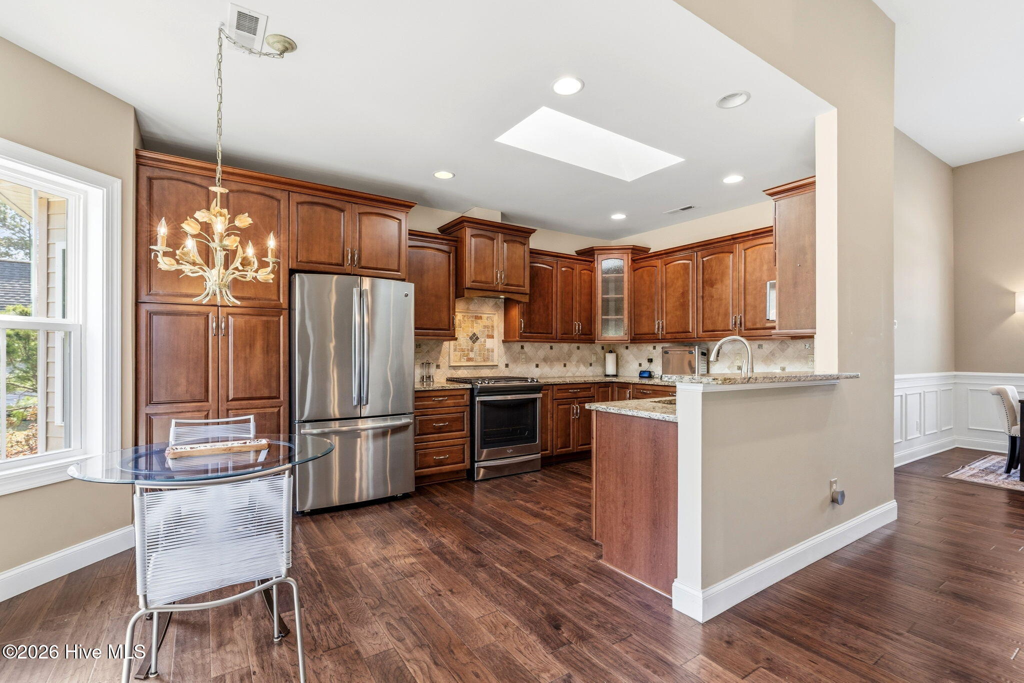 100560327 | Photo 10