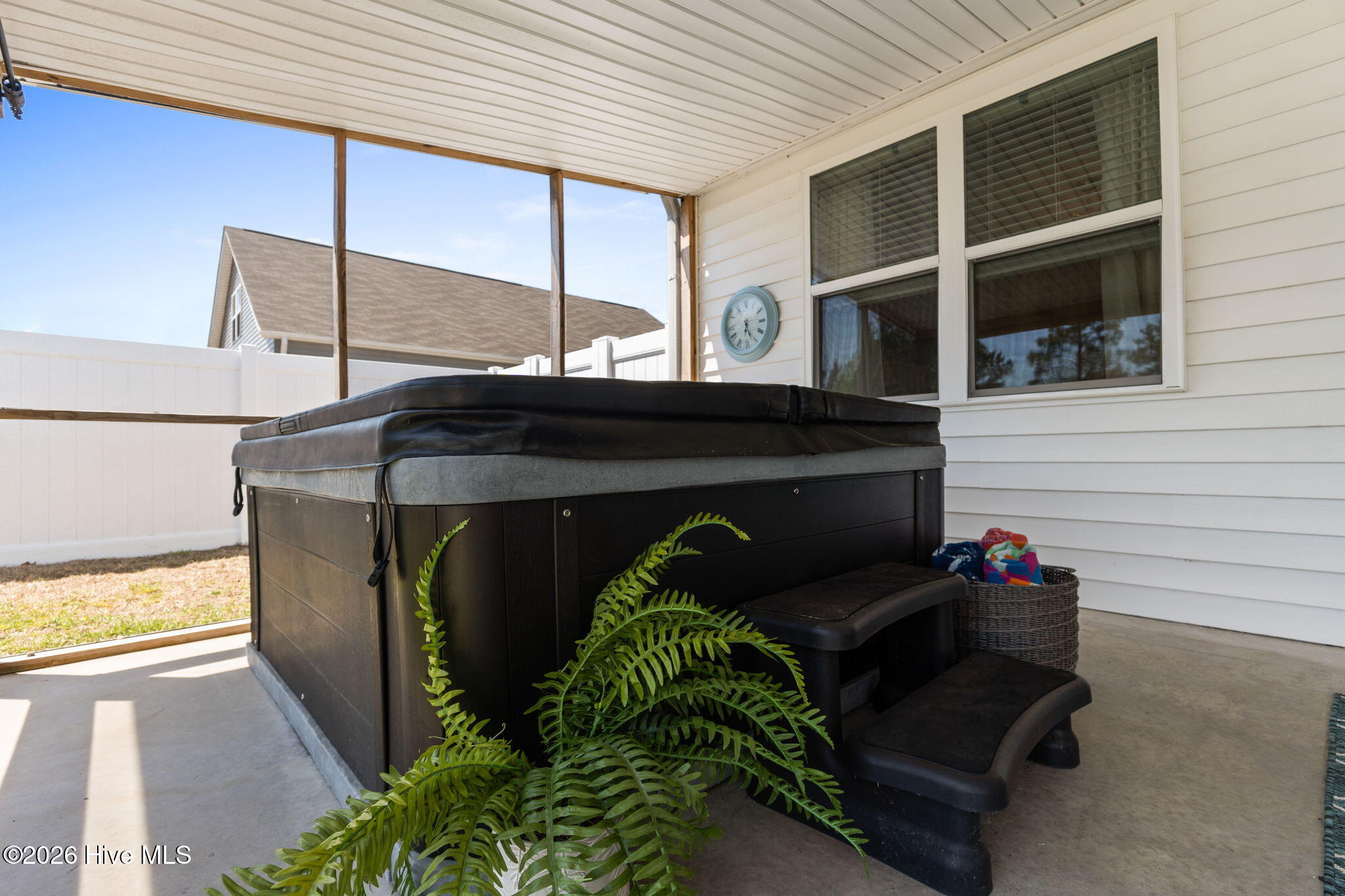 100568064 | Photo 41