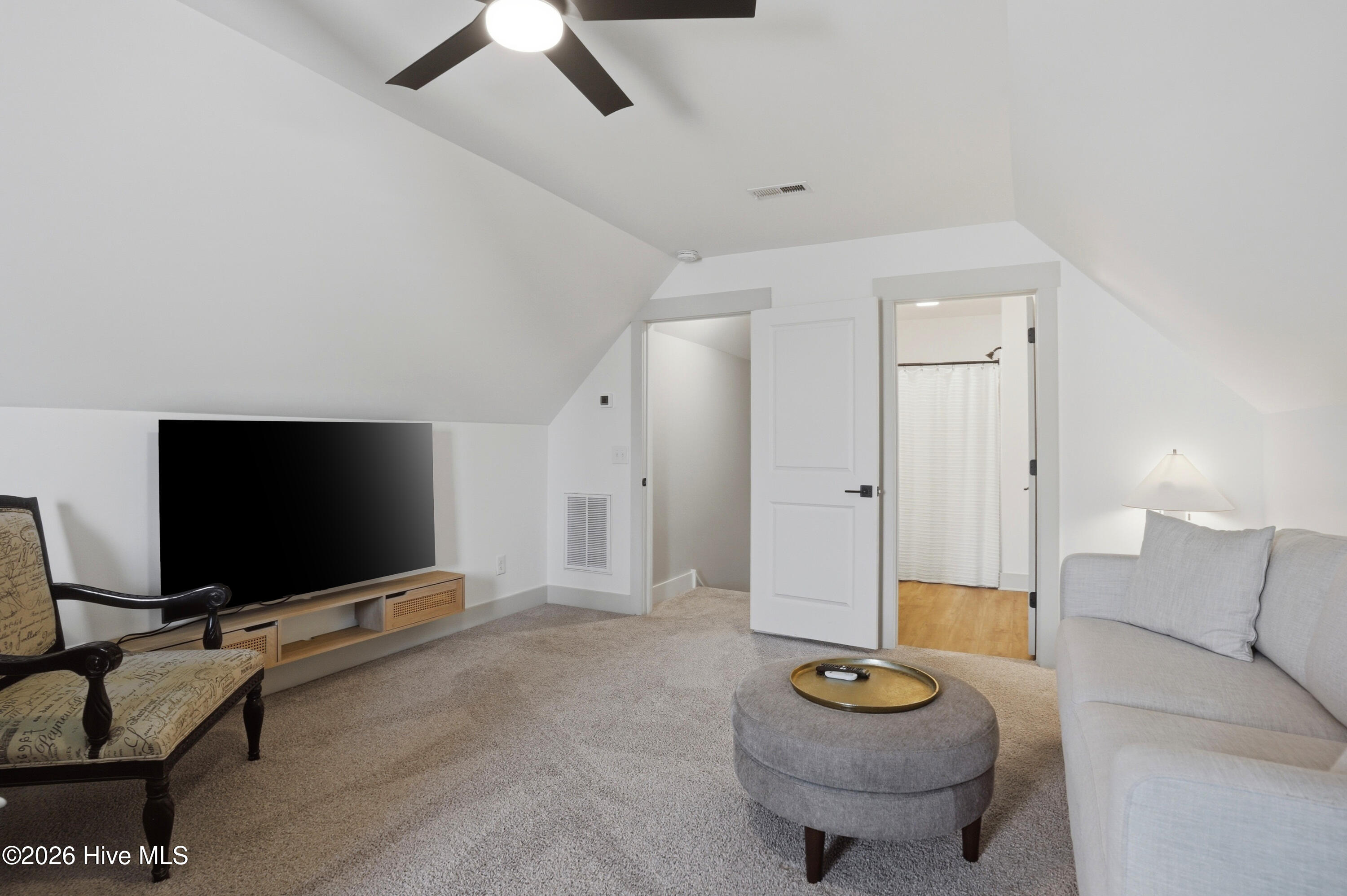 100561504 | Photo 33