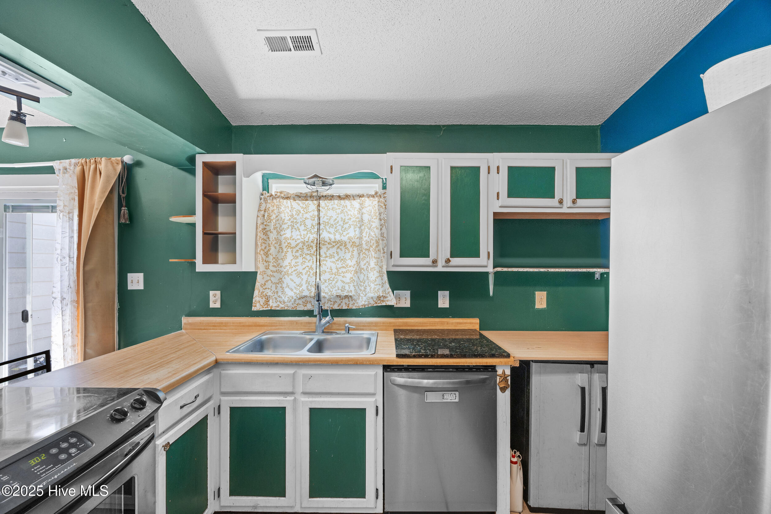 100514281 | Photo 12