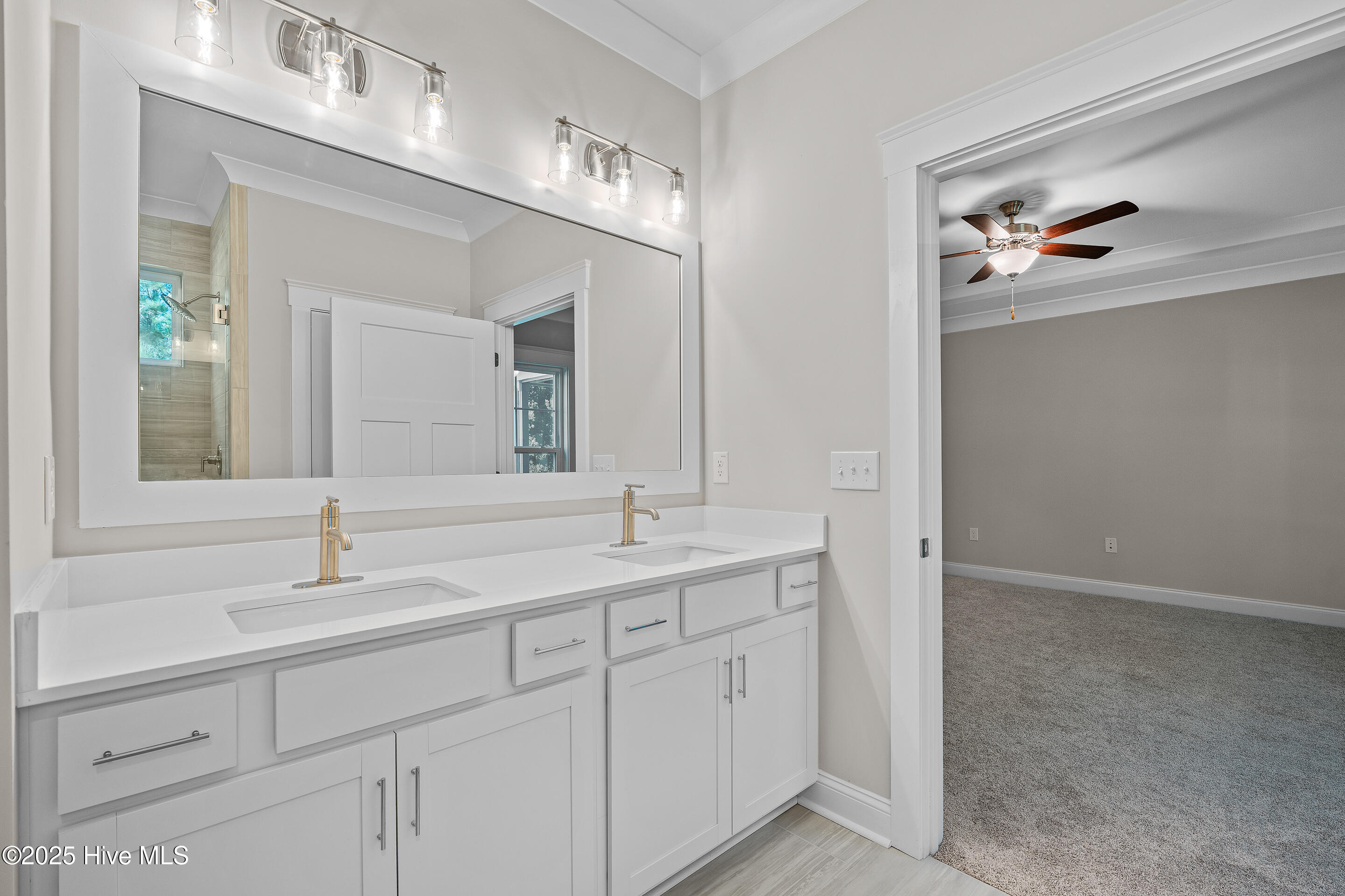 100501651 | Photo 14