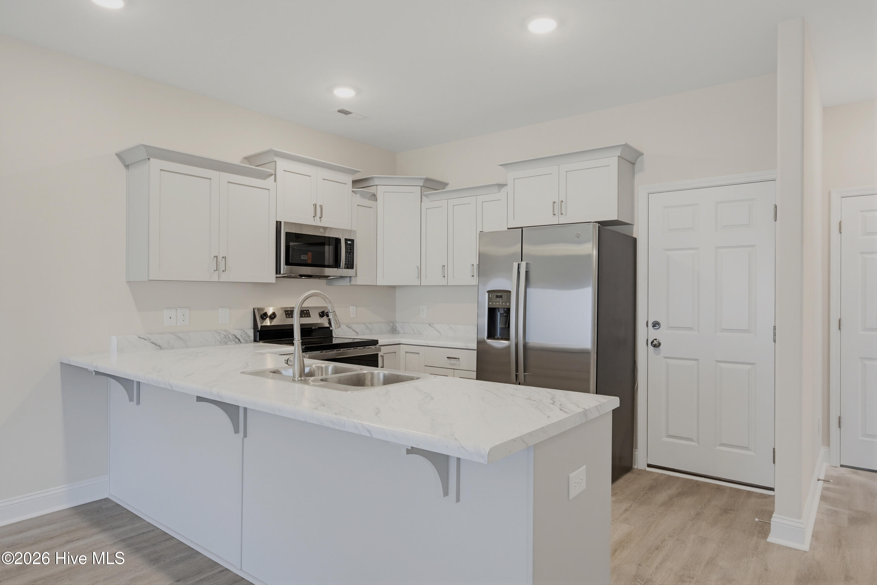 100567260 | Photo 11