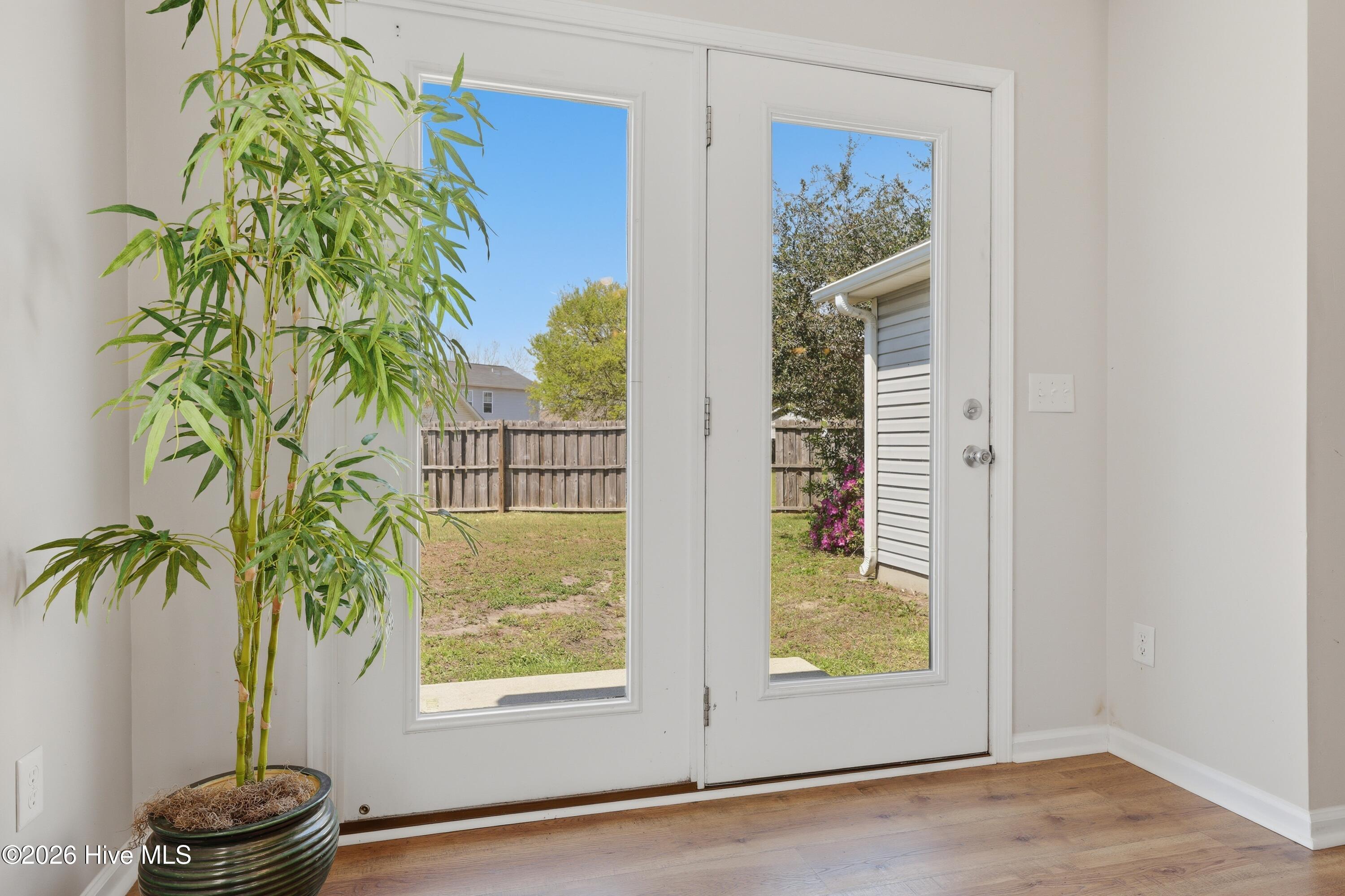 100562580 | Photo 22