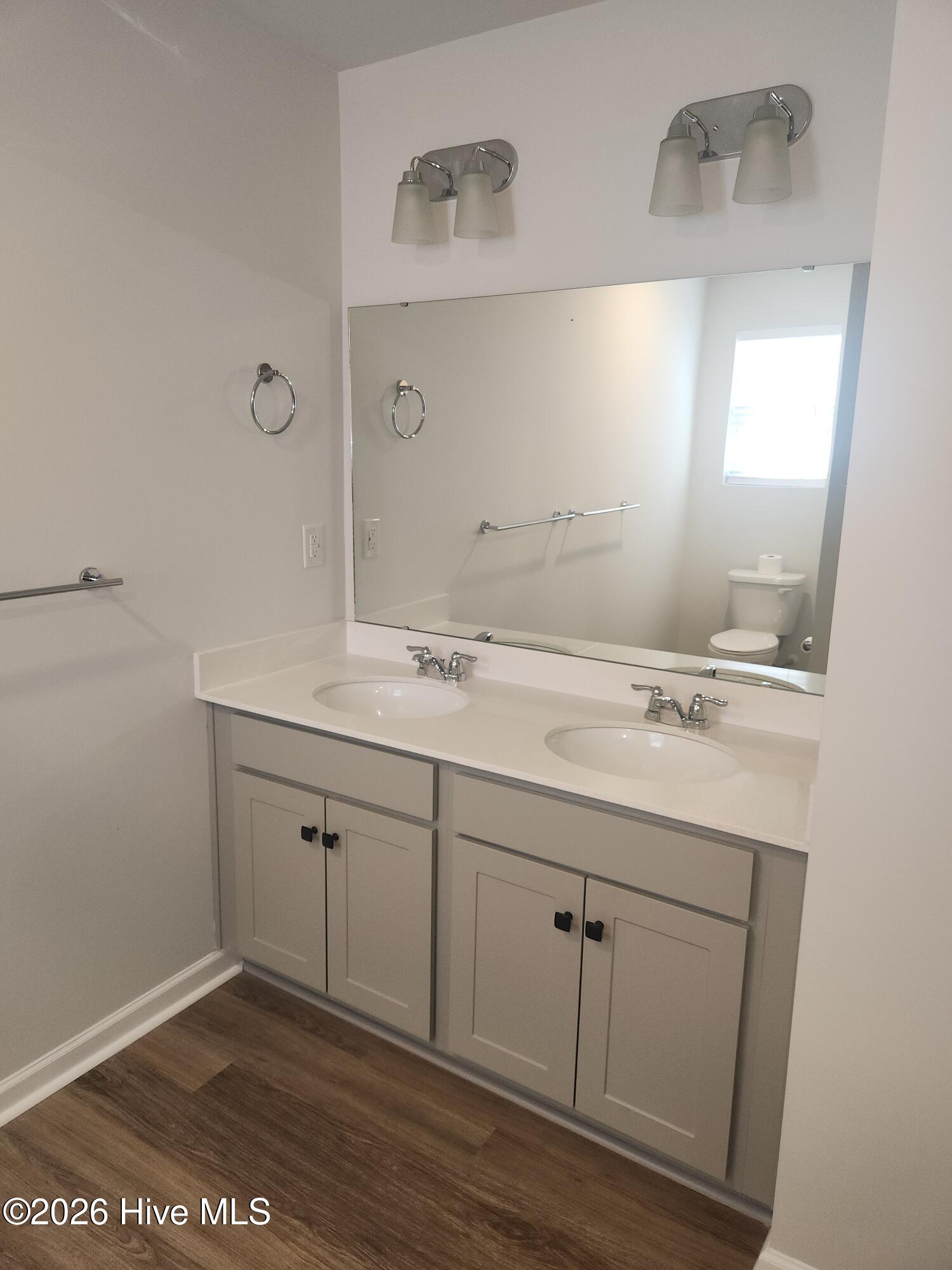 100564260 | Photo 15