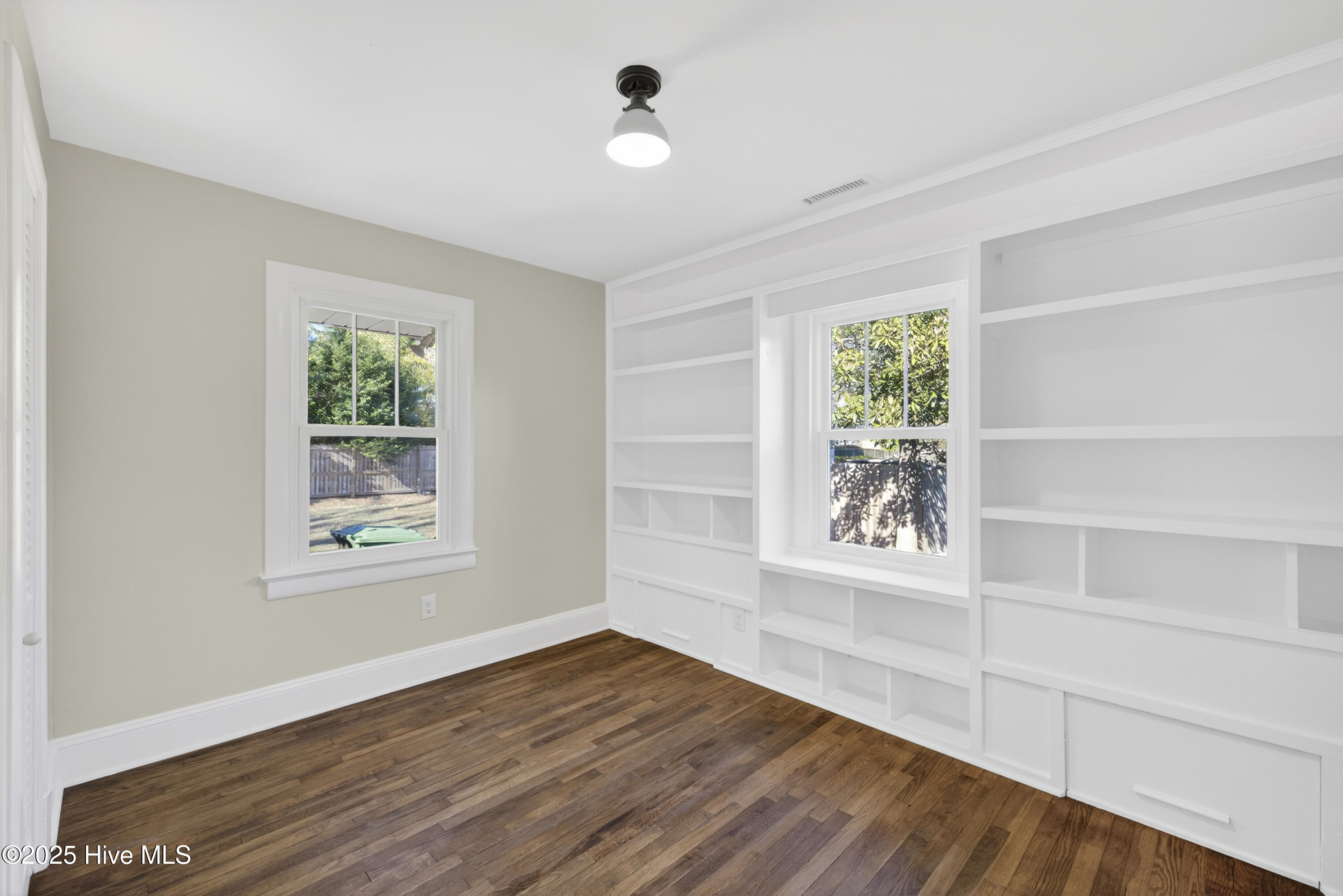 100567481 | Photo 16