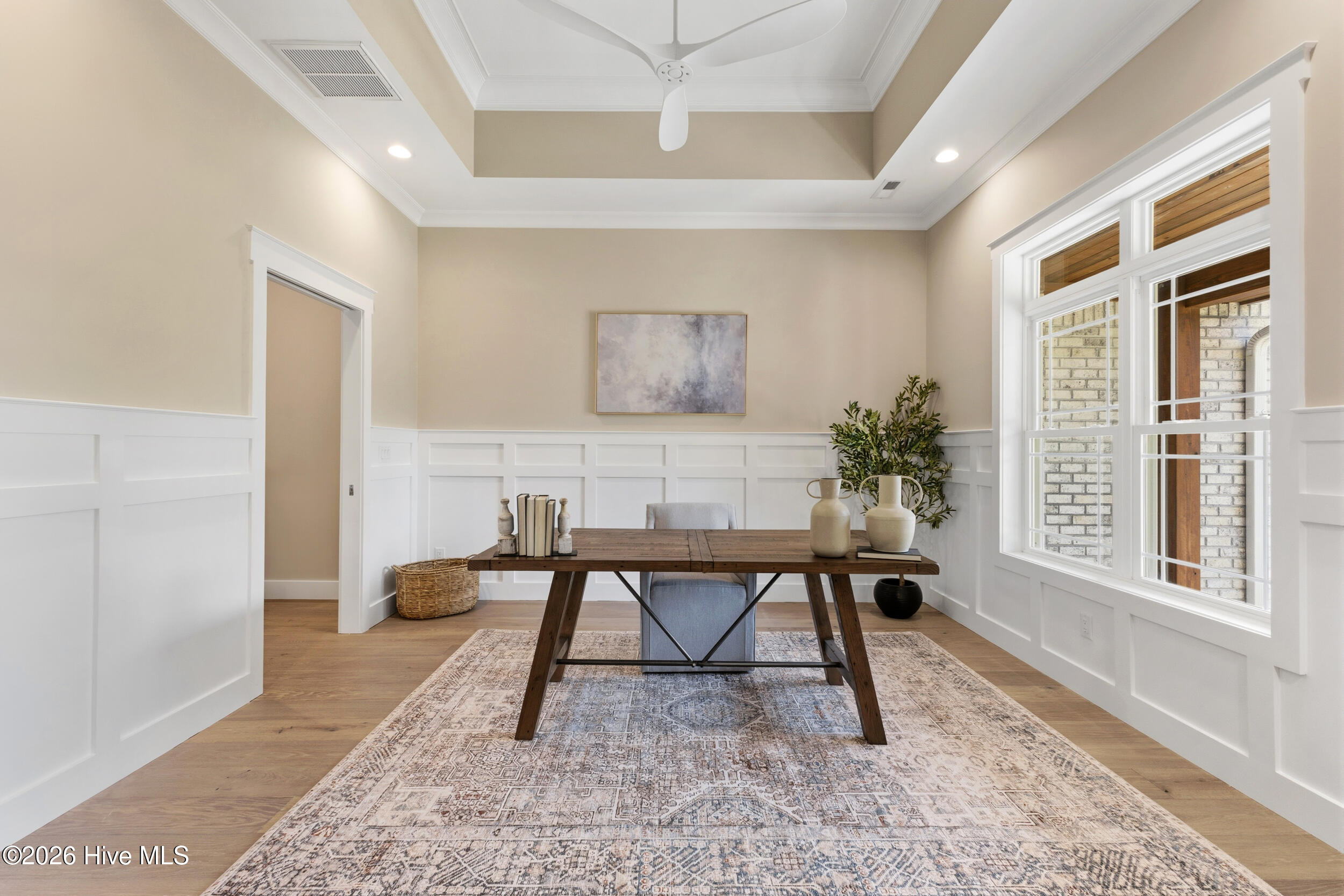 100566568 | Photo 24