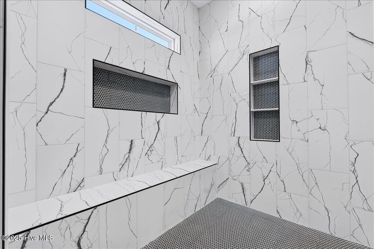 100541548 | Photo 37