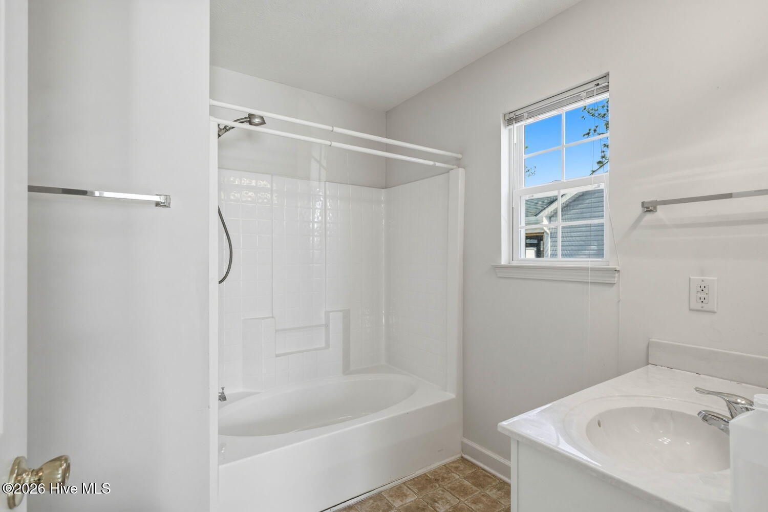 100555280 | Photo 23