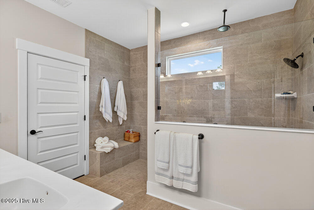 100525944 | Photo 21