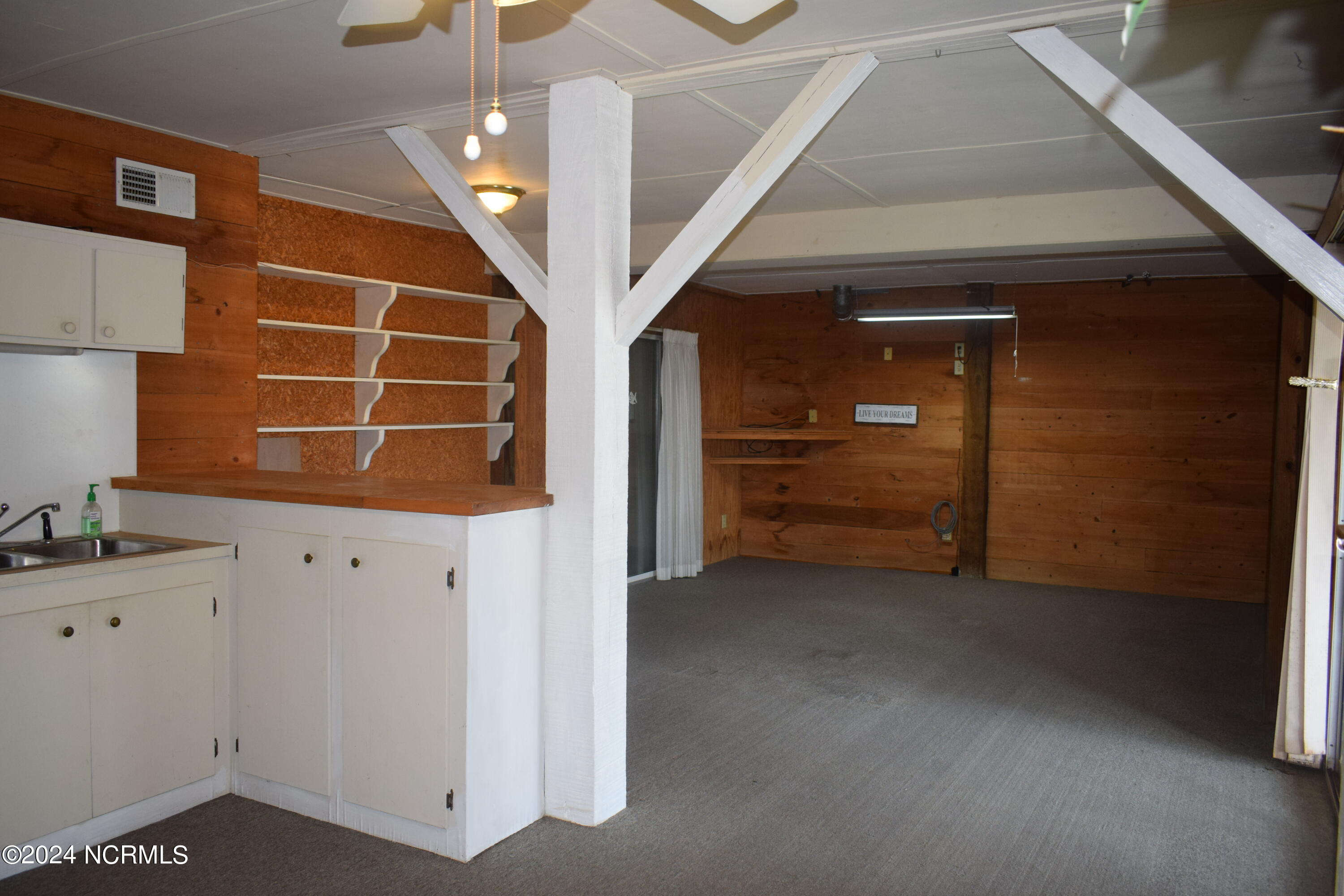 100545109 | Photo 54