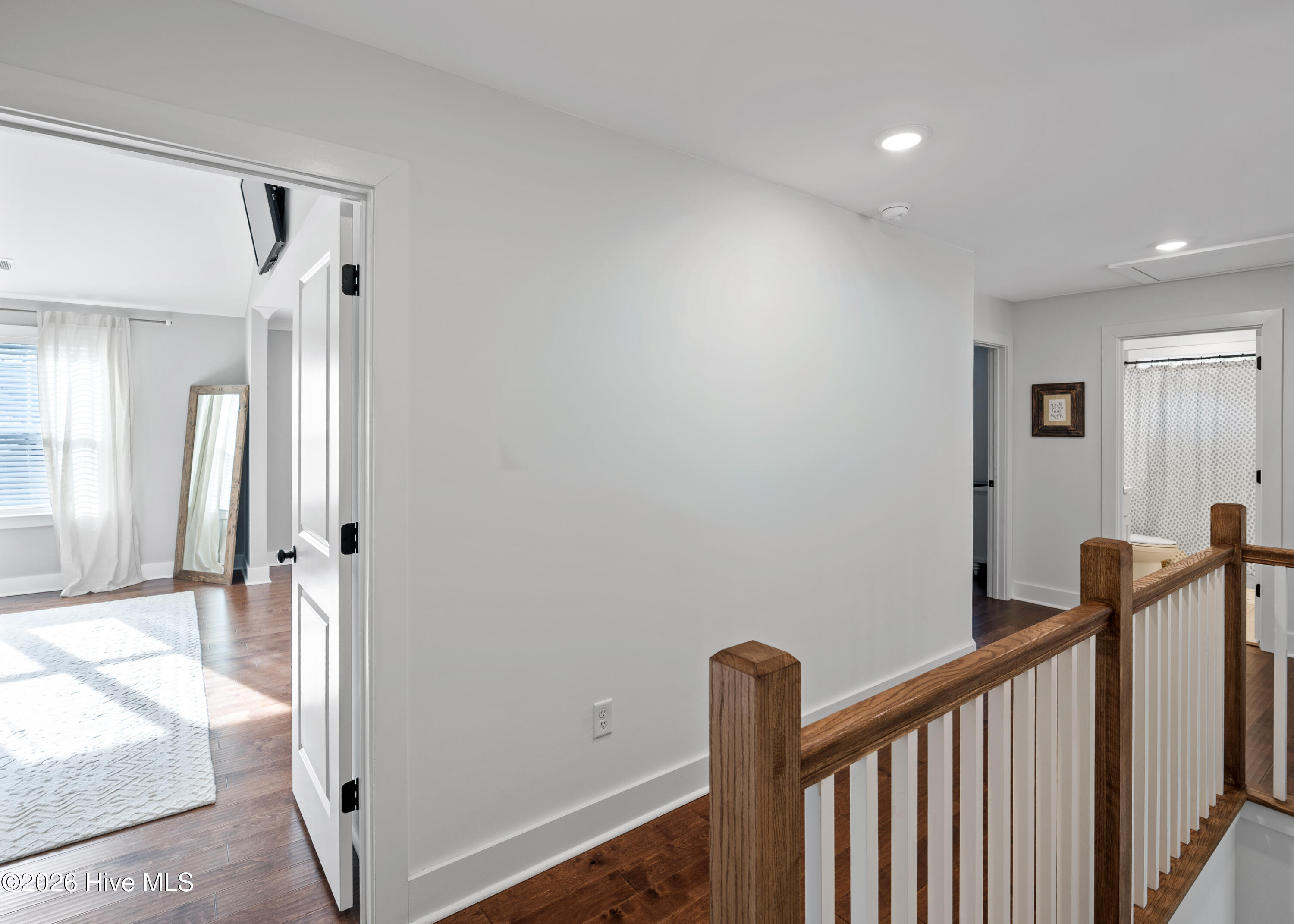 100548609 | Photo 27