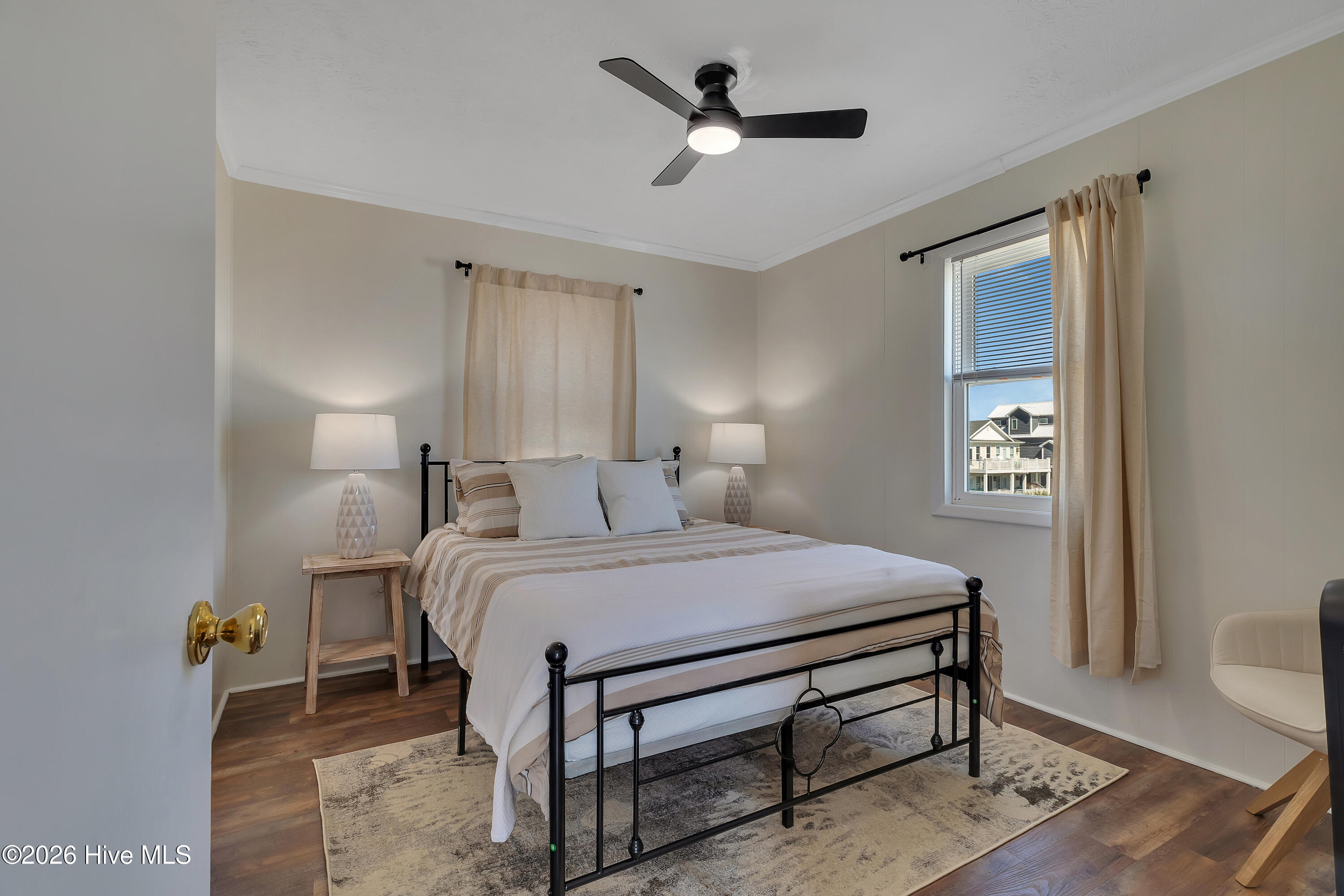 100548009 | Photo 39