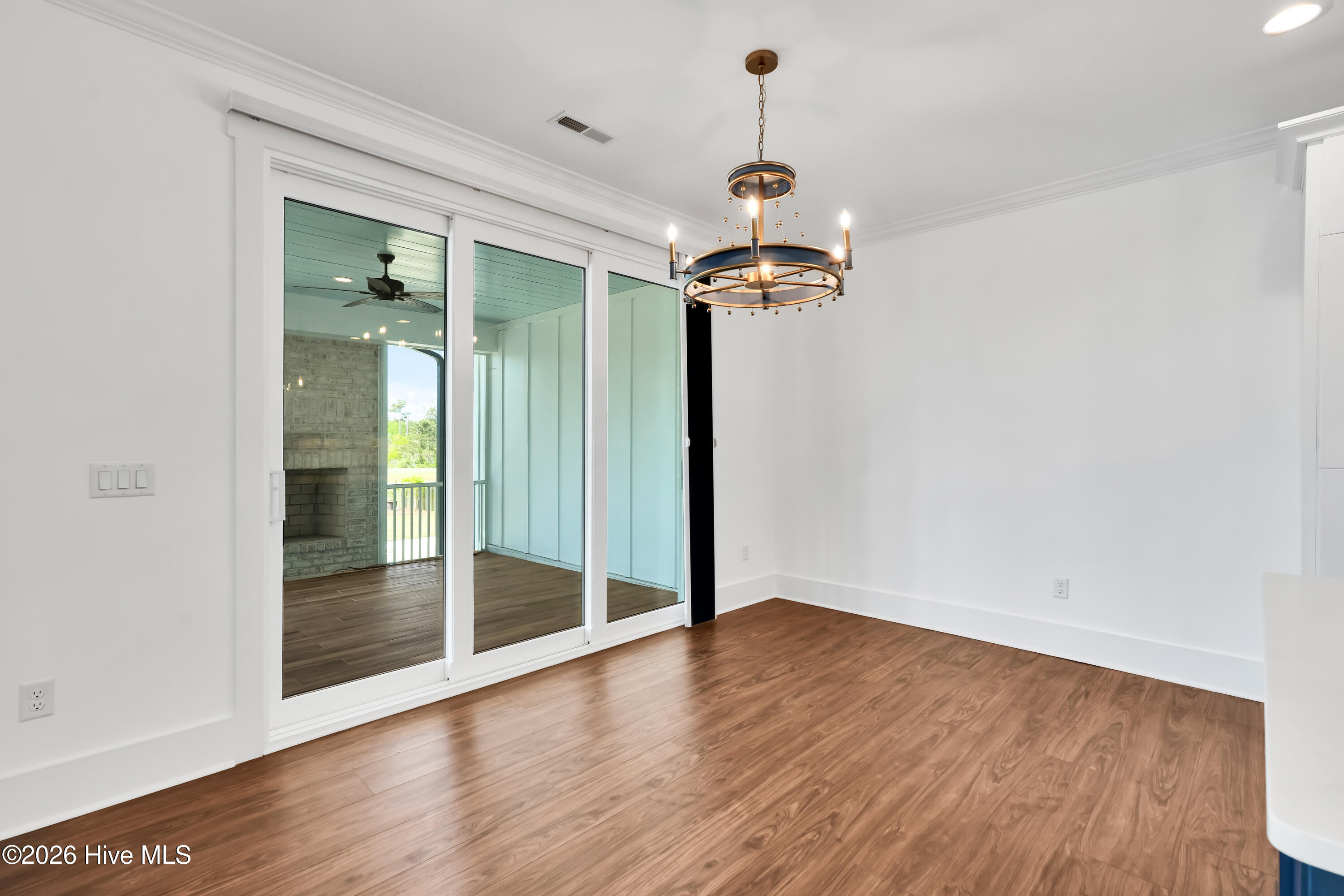 100567914 | Photo 22