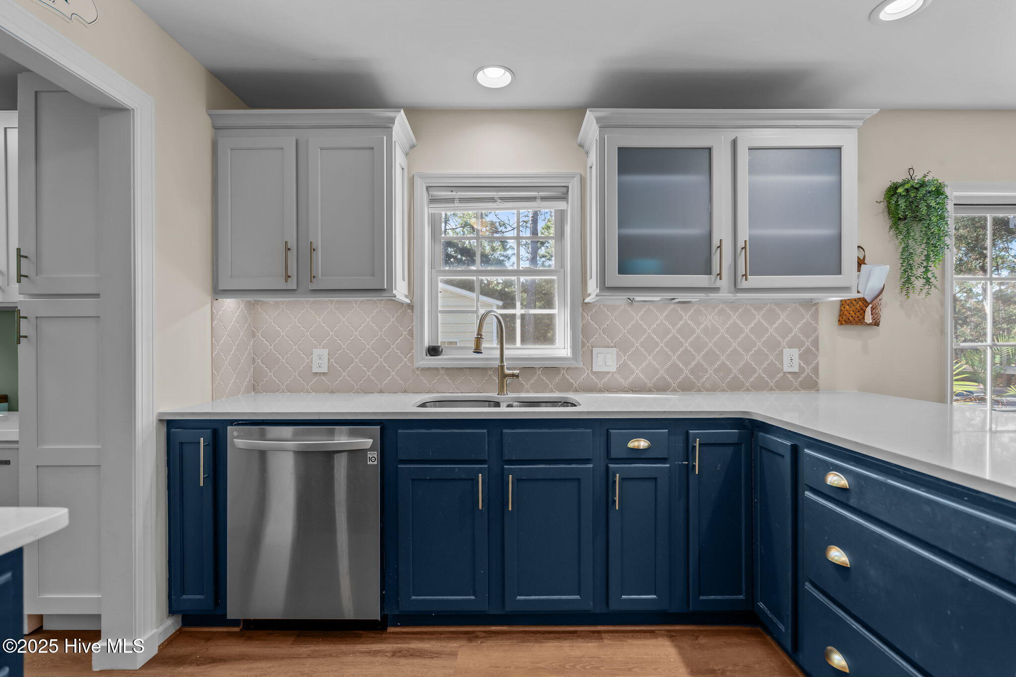 100536417 | Photo 16