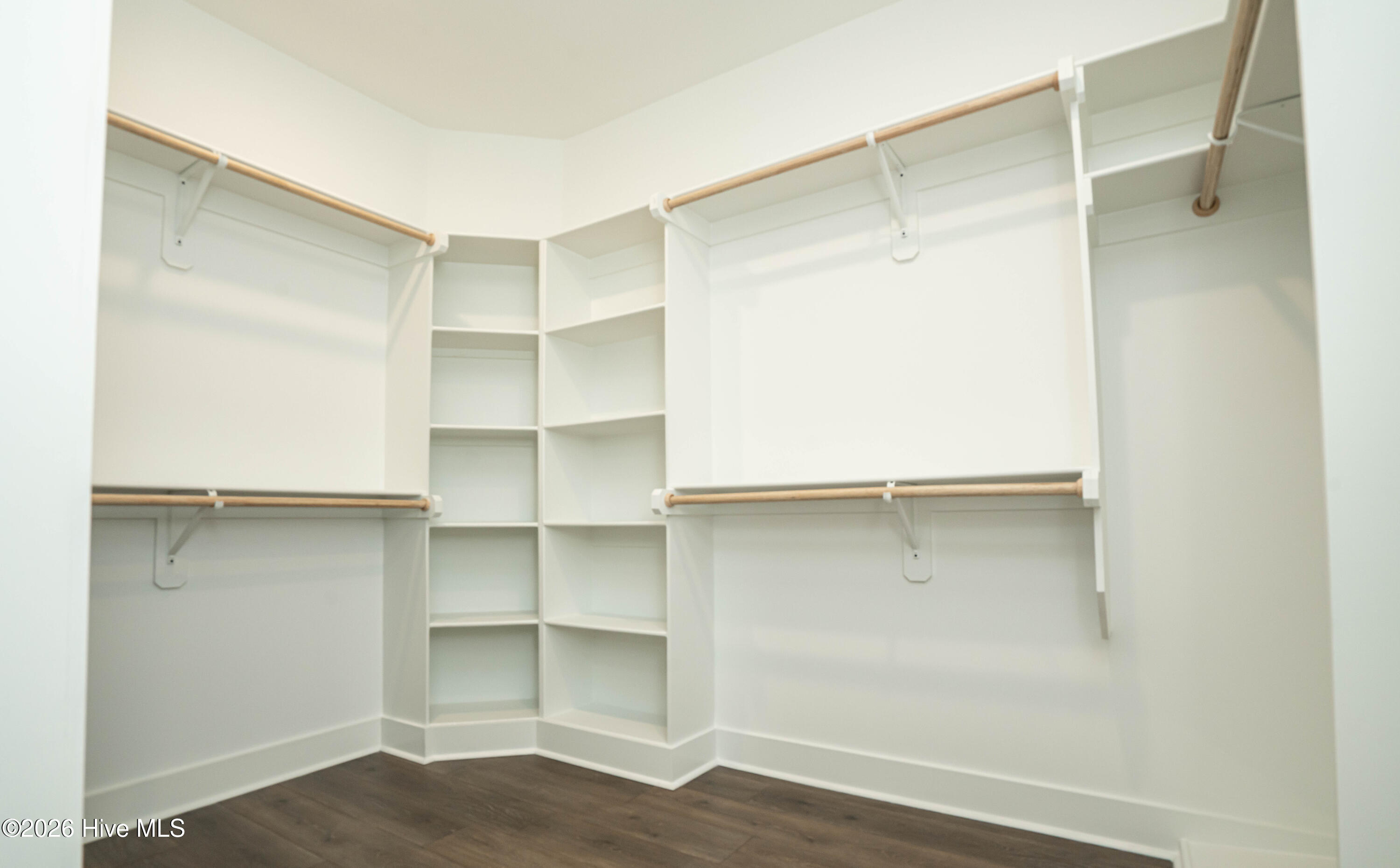 100553320 | Photo 29