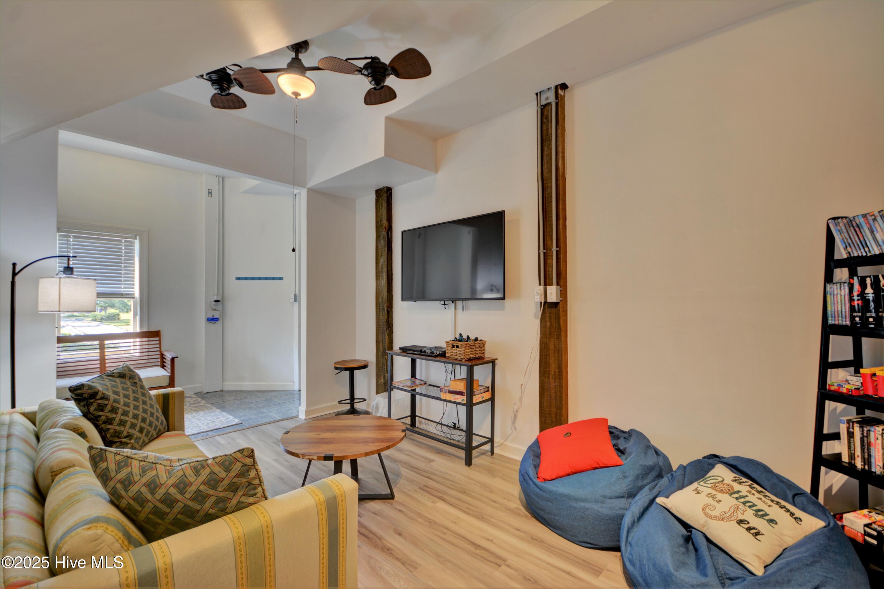 100518289 | Photo 41