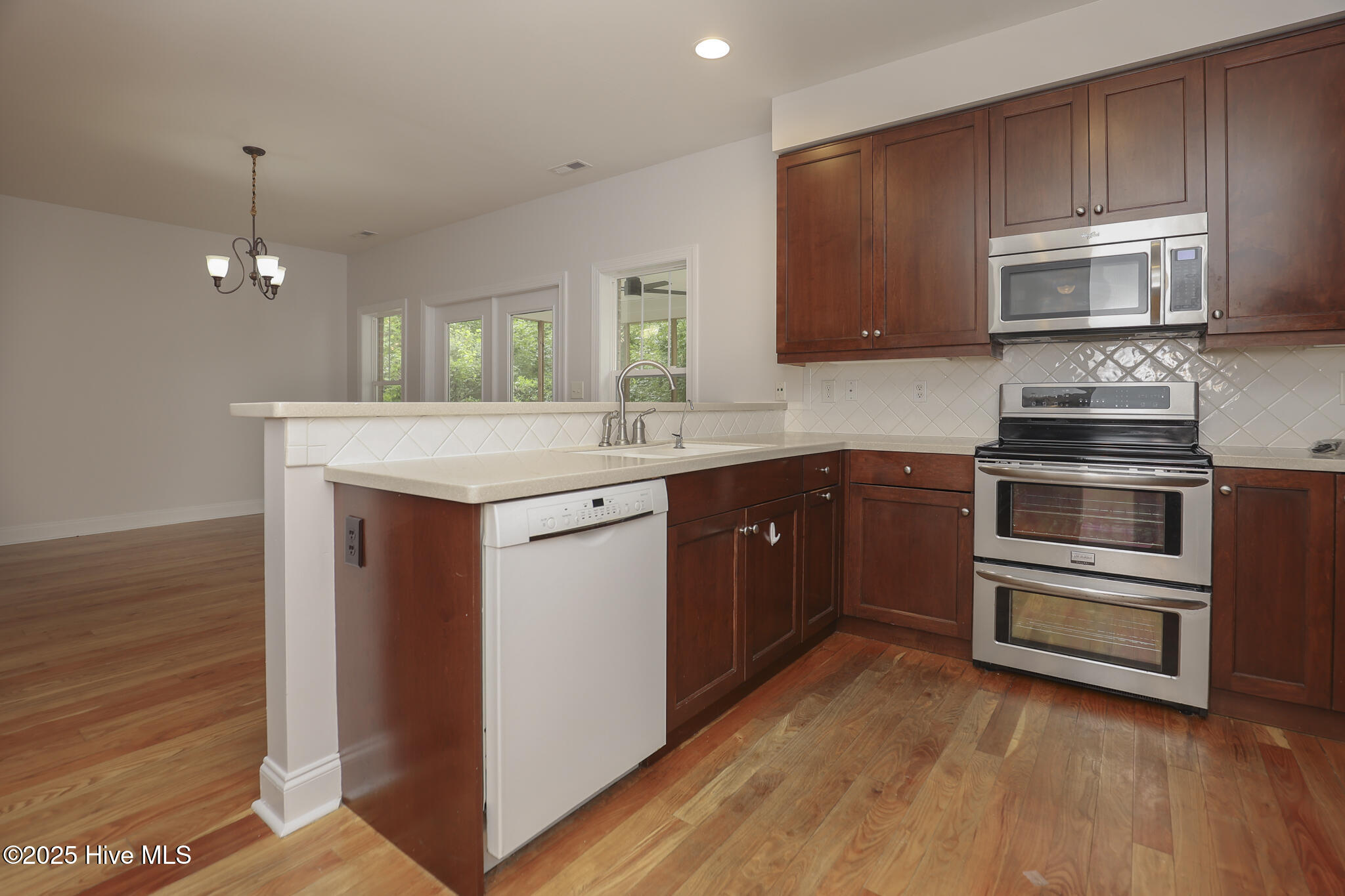 100530782 | Photo 13