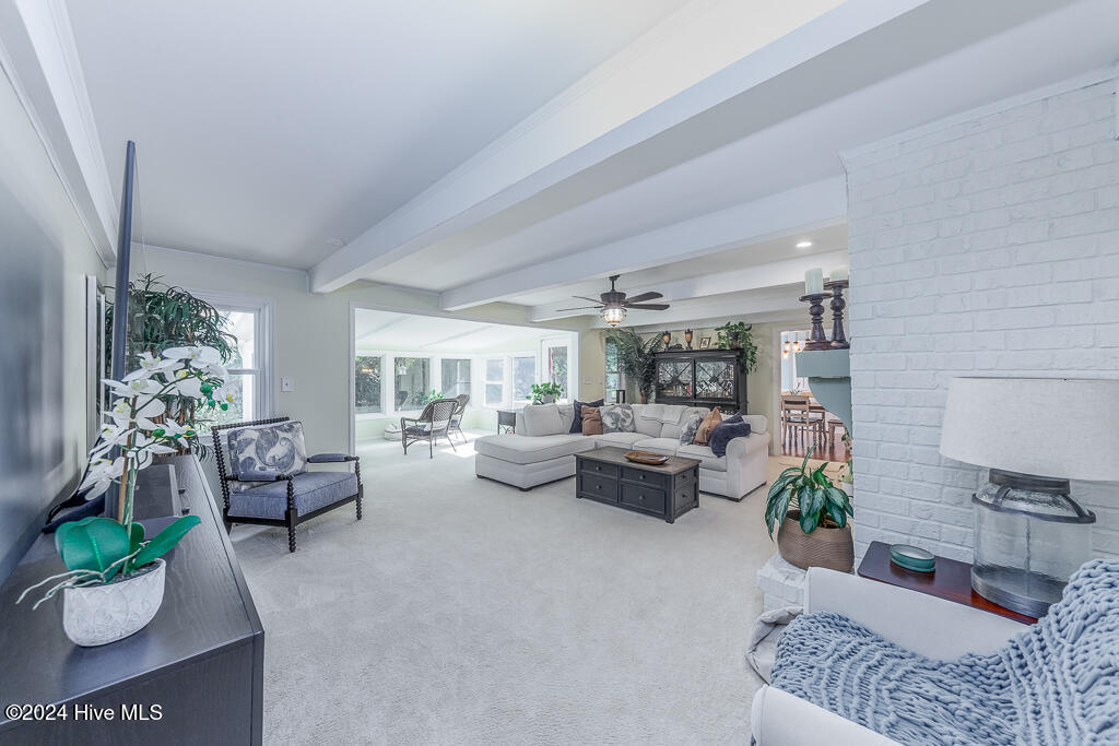 121 Harbour Drive,Hubert