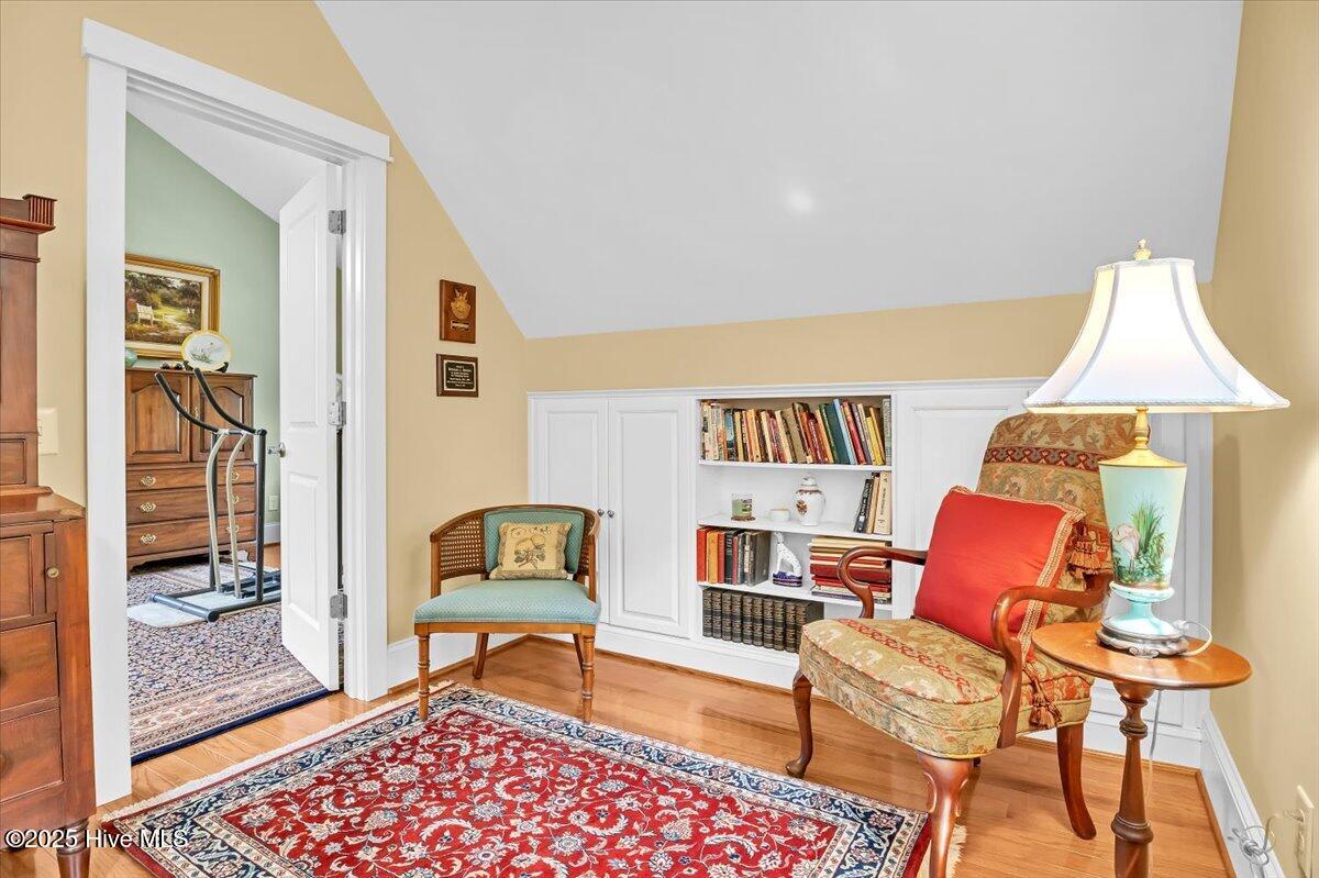 100556221 | Photo 25