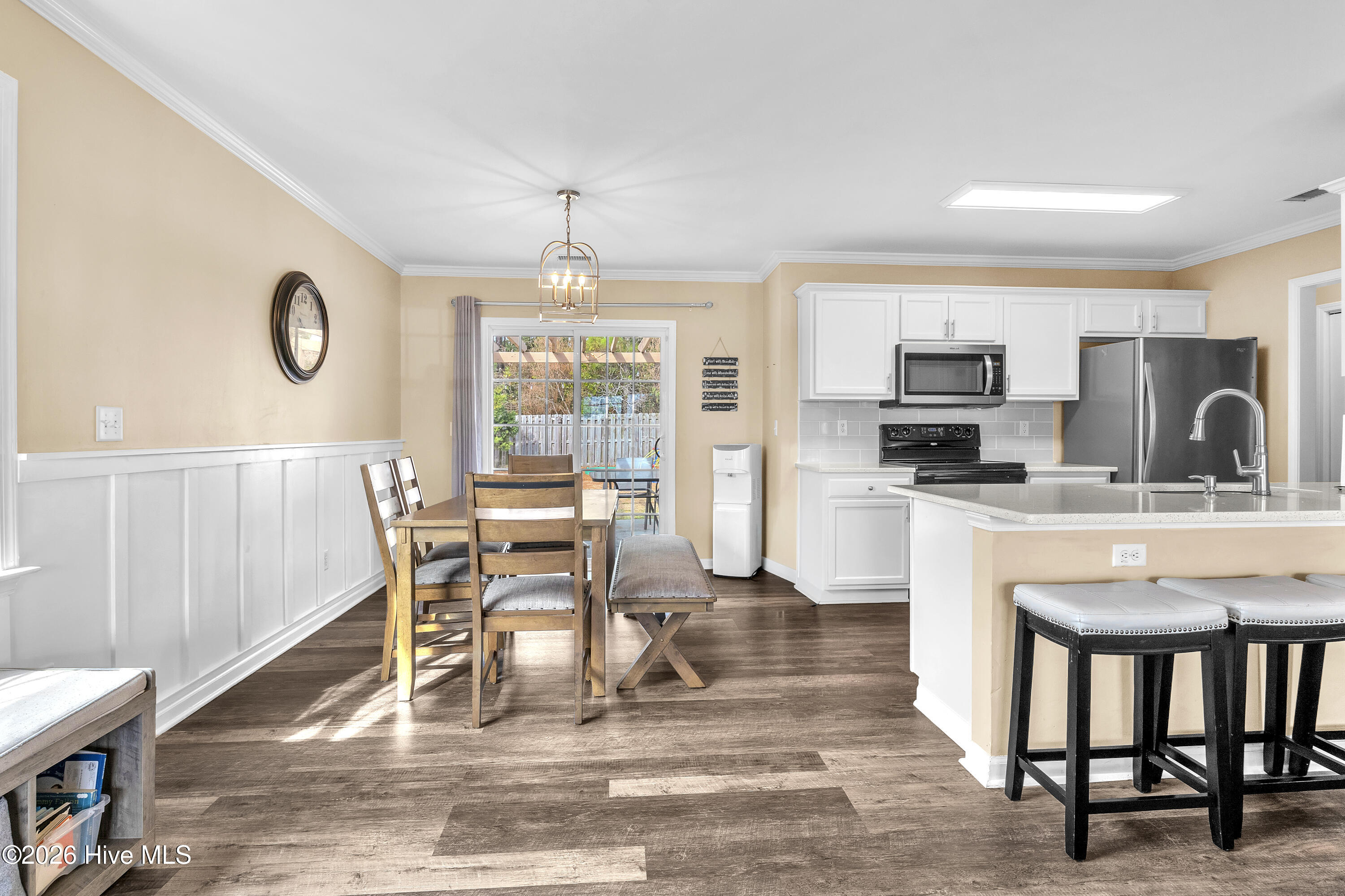 100556302 | Photo 10