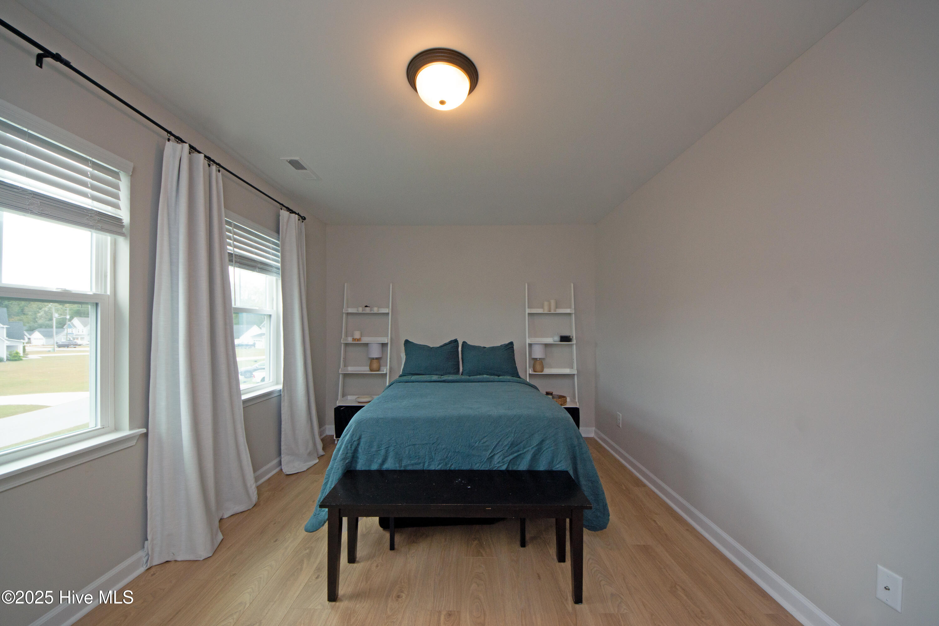 100539129 | Photo 38