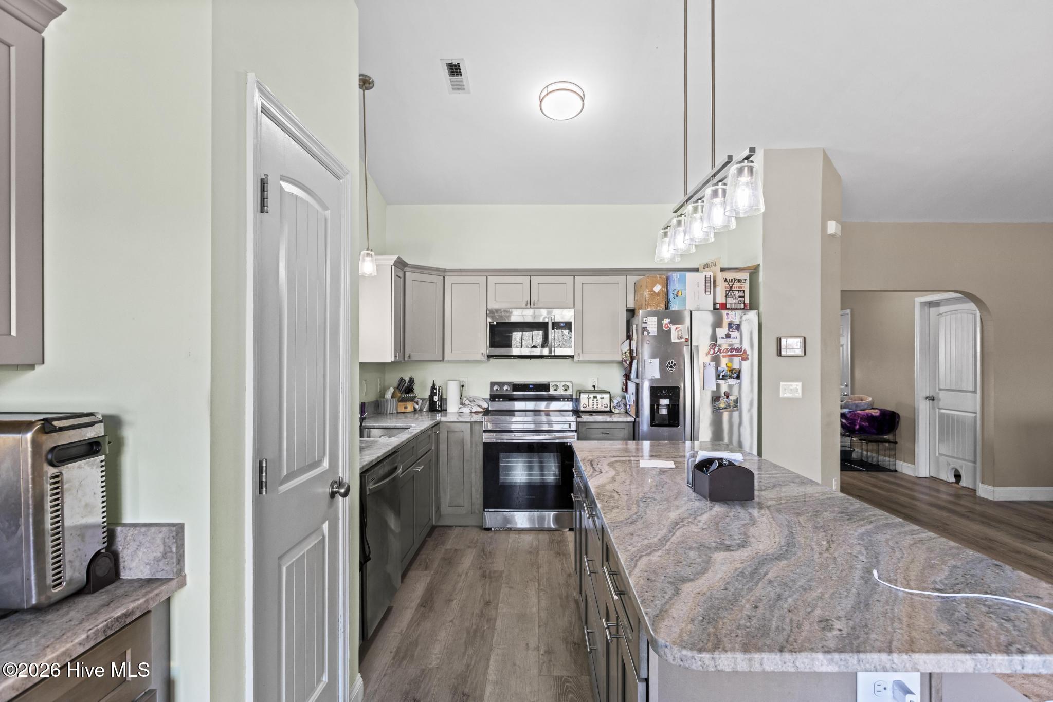 100550507 | Photo 11