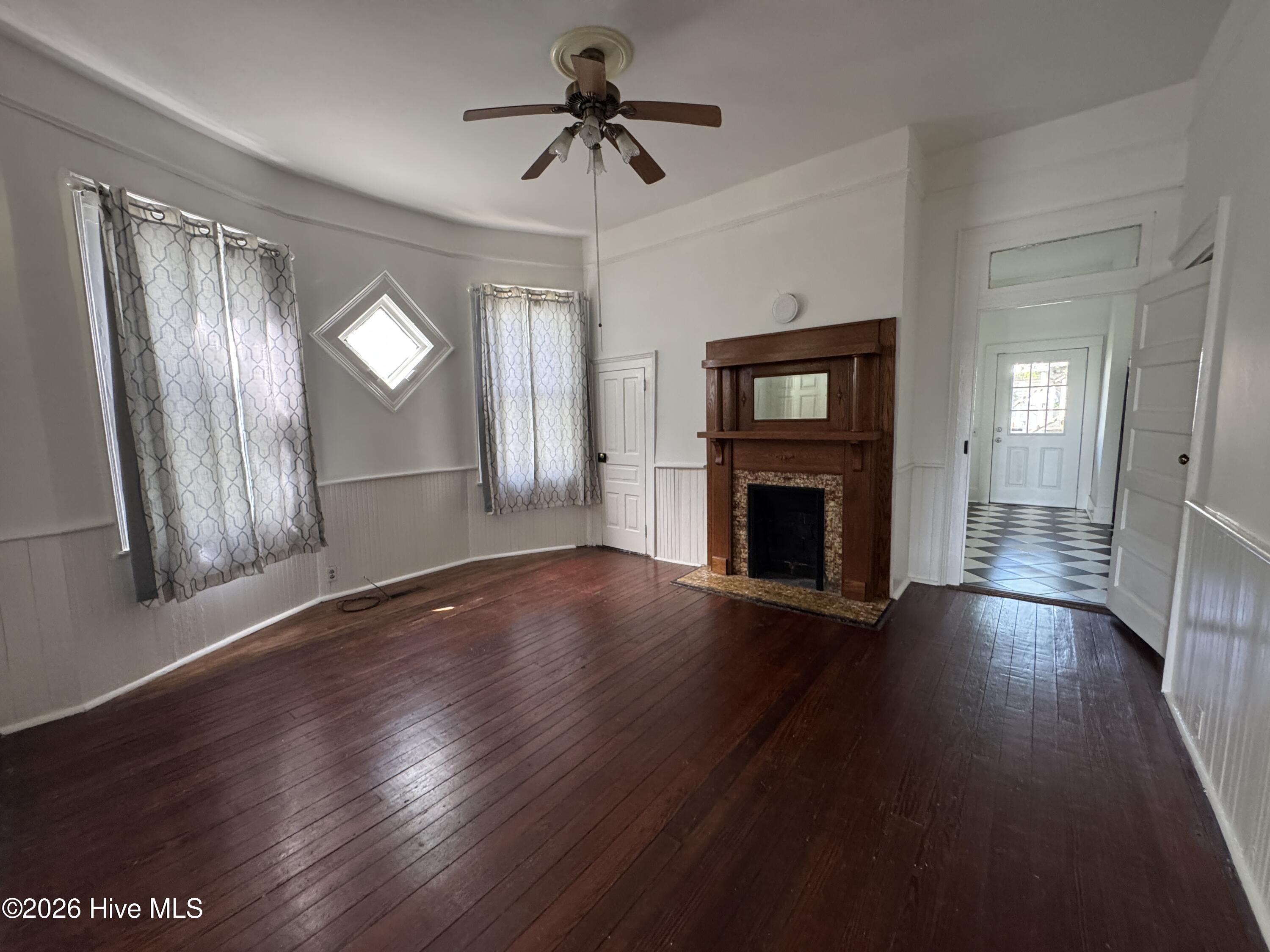 100564454 | Photo 24