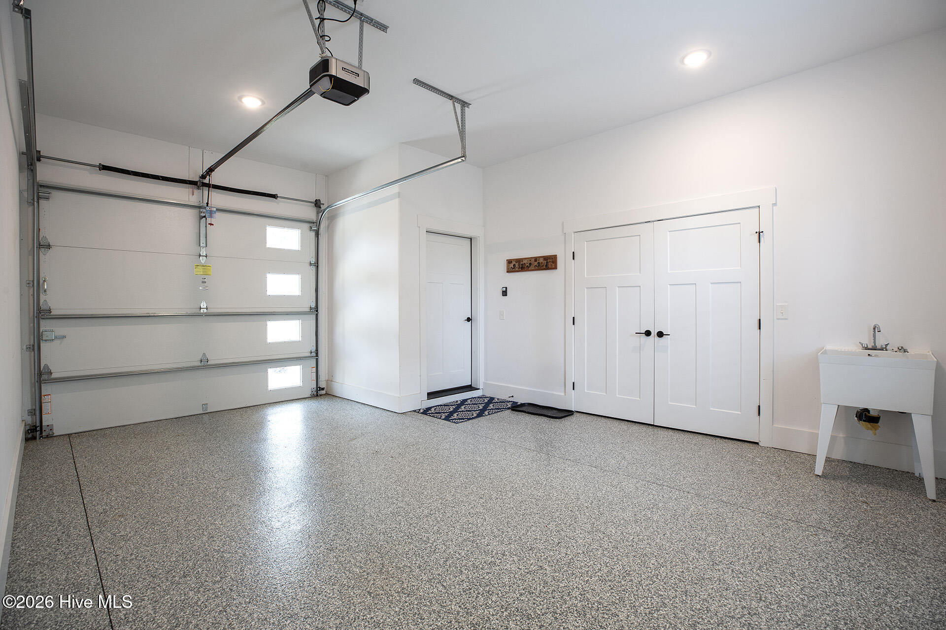 100562975 | Photo 60