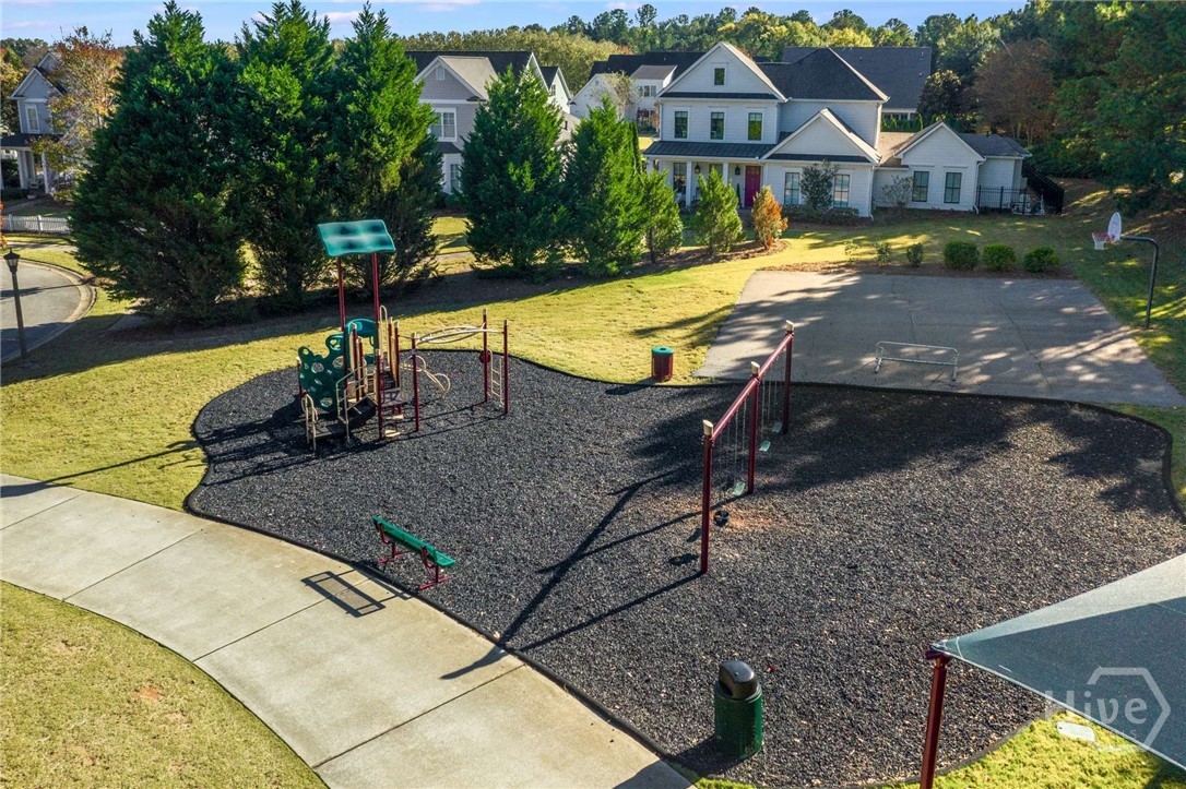 COMMON SPACE FOR ENJOYMENT !