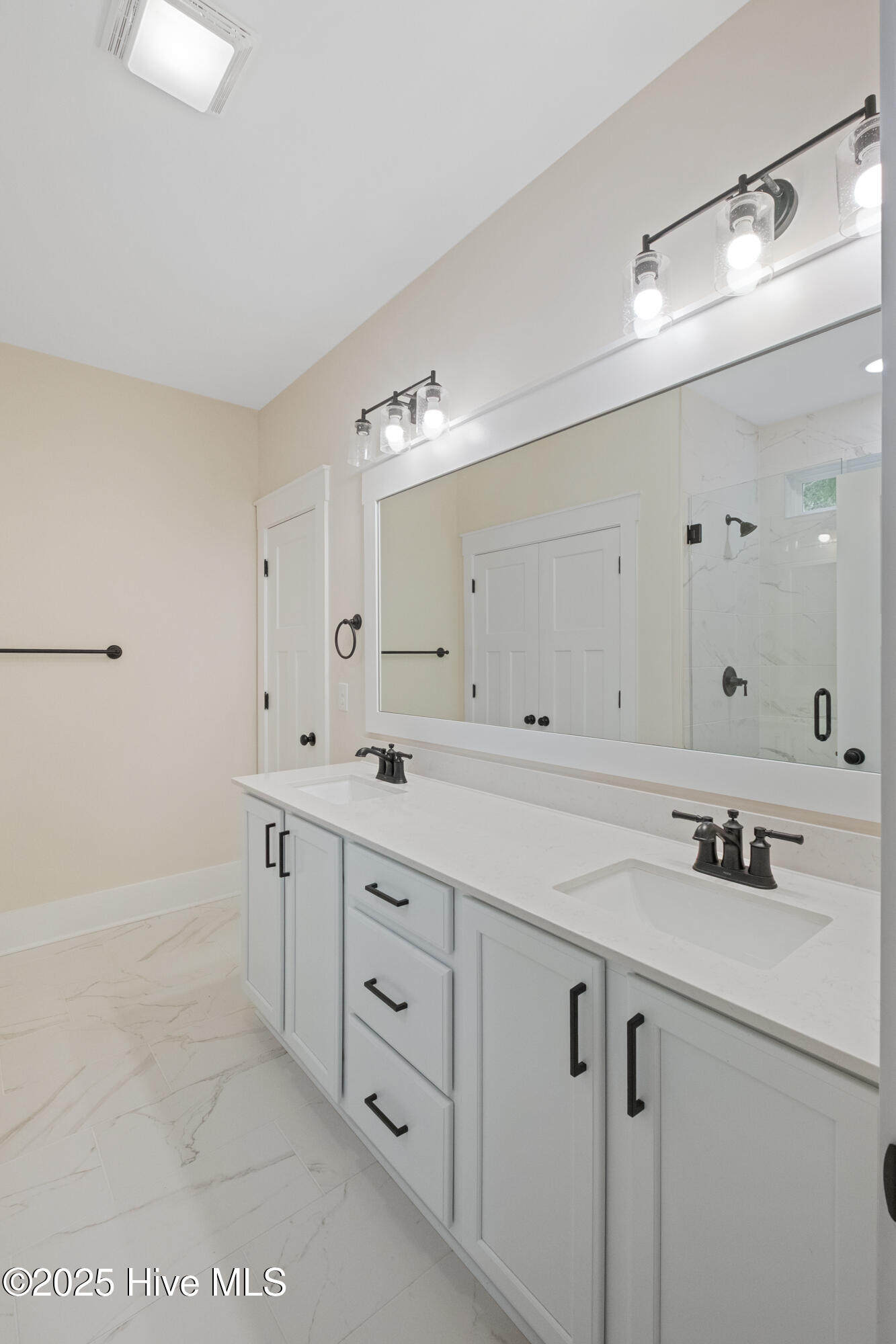 100524304 | Photo 18