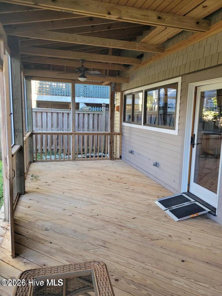 100549225 | Photo 33