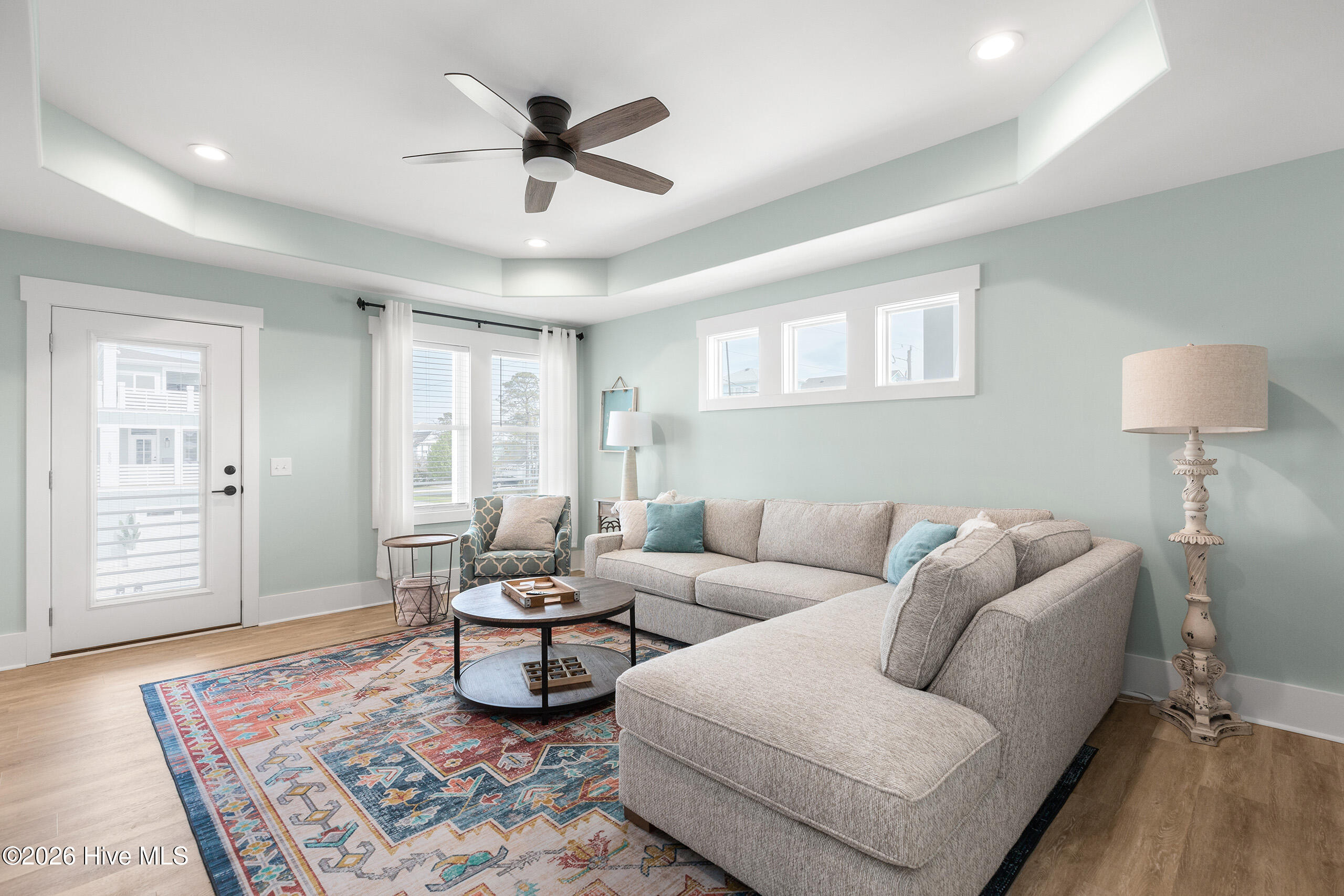 100562975 | Photo 43