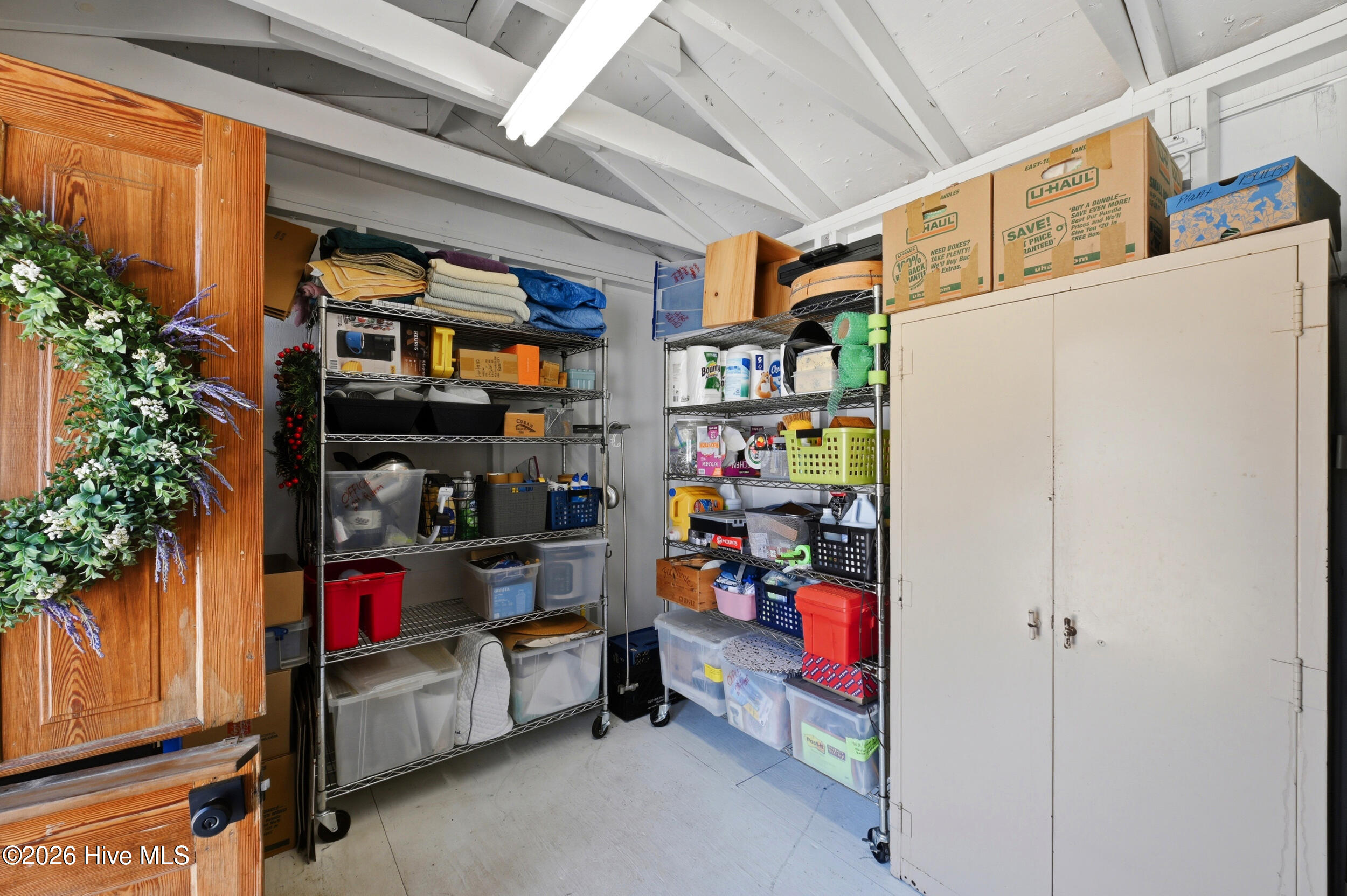 100570502 | Photo 44