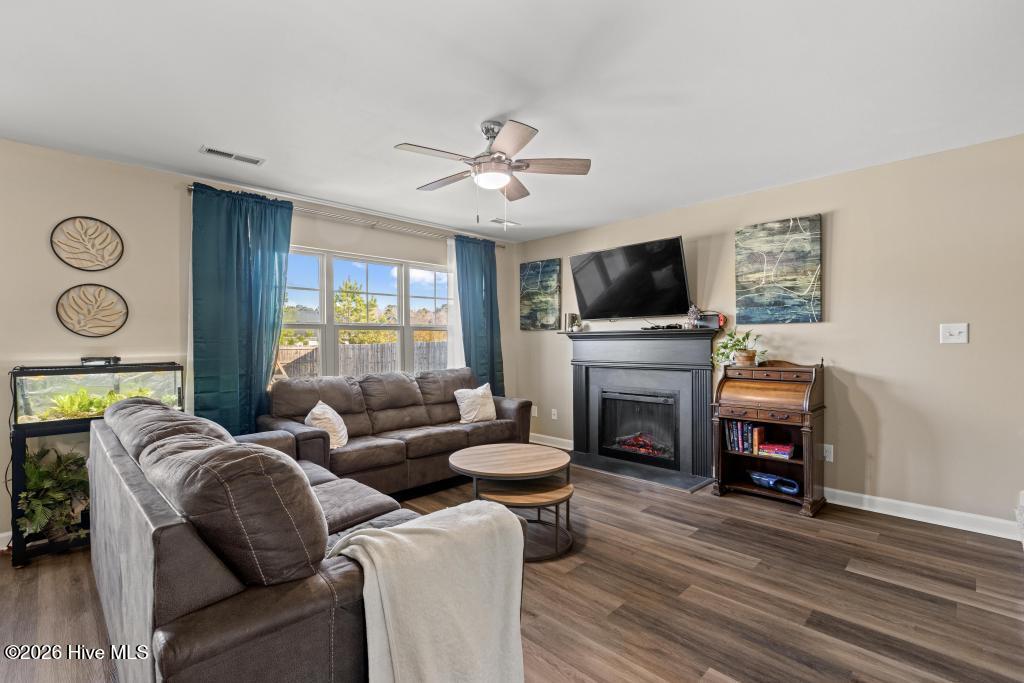 100561745 | Photo 15