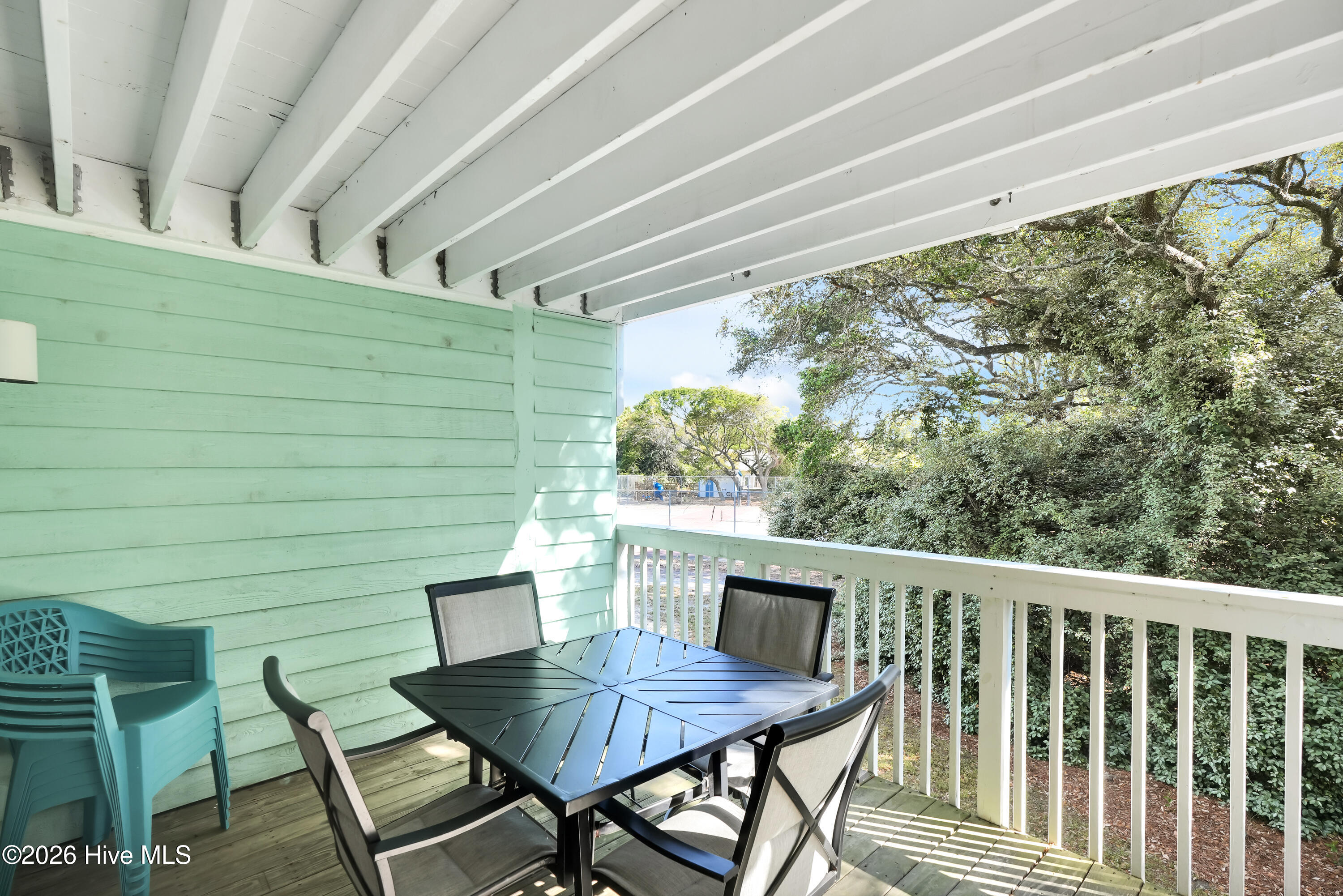 100568340 | Photo 24